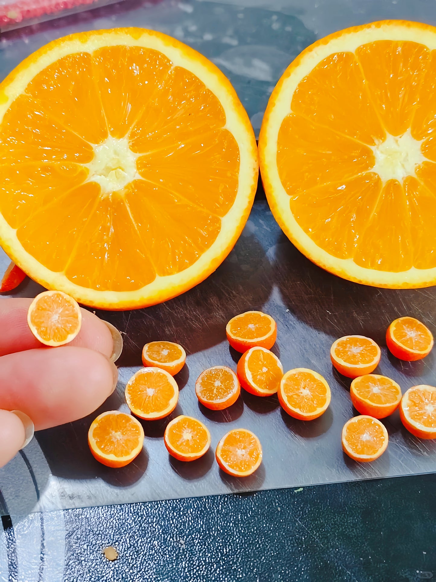 6Pcs Miniature Orange Set – Hand-Sculpted 1:6 Scale Dollhouse Oranges, Halved, Hollow Juiced Shell and Wedge, Realistic Tiny Citrus for Blythe & Barbie Dioramas, Resin Jewelry & Polymer Clay Food Miniatures