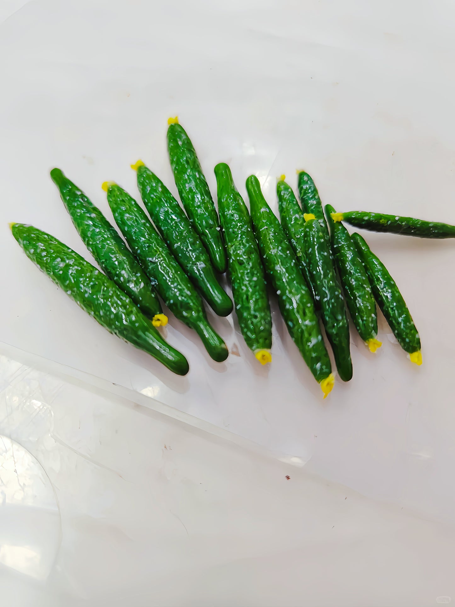 6Pcs Miniature Cucumber Set – Hand-Sculpted 1:6 Scale Dollhouse Cucumbers with Textured Spines and Blossom Ends, Realistic Tiny Vegetable for Blythe & Barbie Kitchen Dioramas, Resin Jewelry & Polymer Clay Food Miniatures