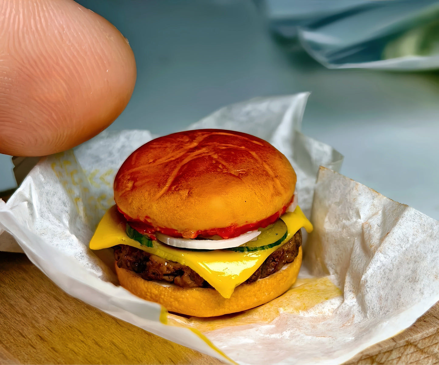 Miniature Burger Collection - Hand-Sculpted 1:6 Scale Dollhouse Burgers, 4 Styles: Classic Cheeseburger, Sesame Beef Burger, Fried Chicken Burger & Breakfast Muffin Sandwich, Realistic Tiny Fast Food for Blythe & Barbie Dioramas, Polymer Clay Food