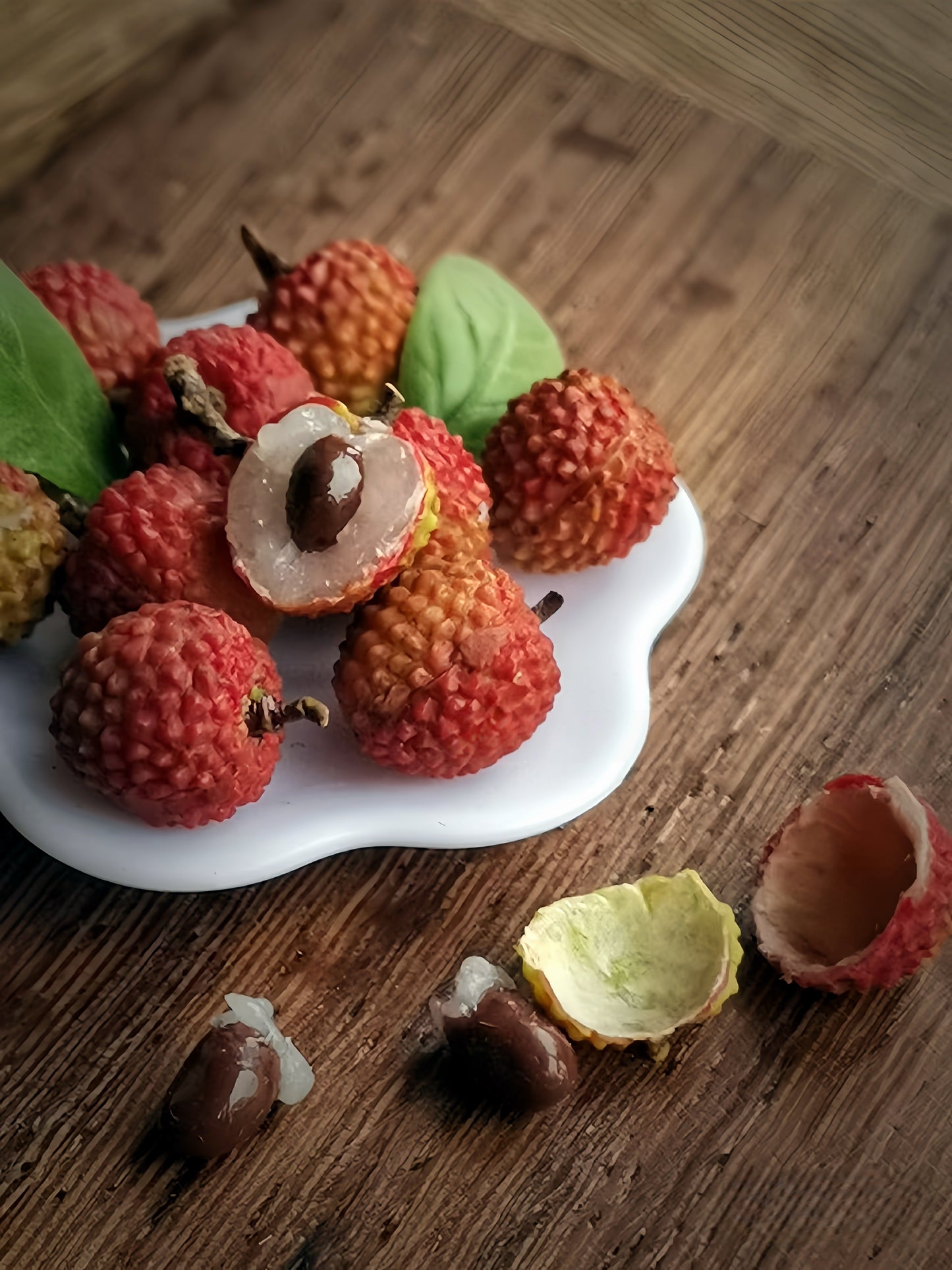 15Pcs Miniature Lychee Set – Hand-Sculpted 1:12 Scale Dollhouse Lychees with Bumpy Red Shell, Translucent White Flesh and Dark Seed, Realistic Tropical Fruit Miniatures for Dioramas & Polymer Clay Art