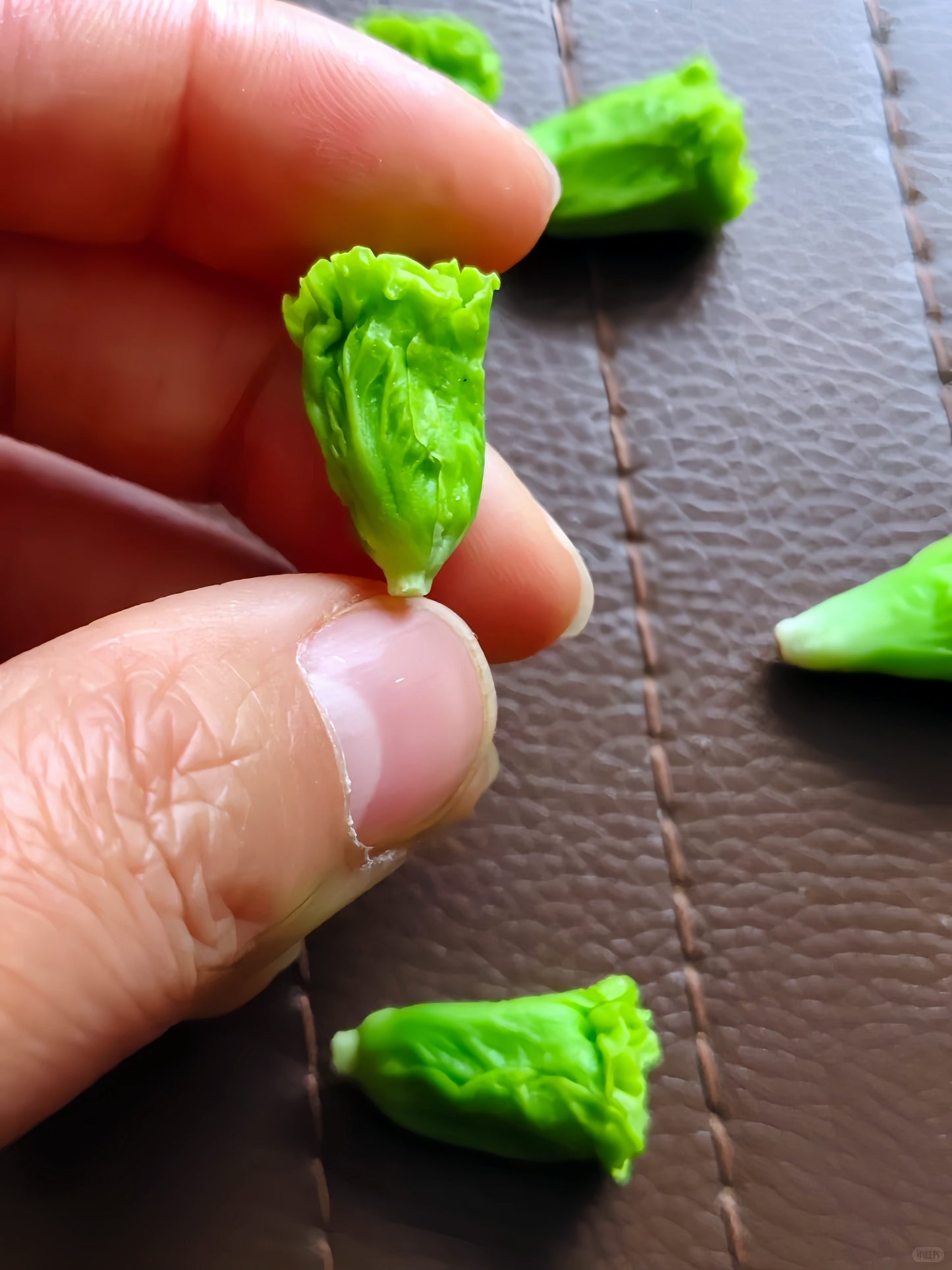 6Pcs Miniature Lettuce Set – Hand-Sculpted 1:6 Scale Baby Romaine Lettuce Heads, Realistic Tiny Green Vegetable for Blythe & Barbie Dollhouse Kitchens, Salad & Burger Dioramas, Resin Jewelry & Polymer Clay Food