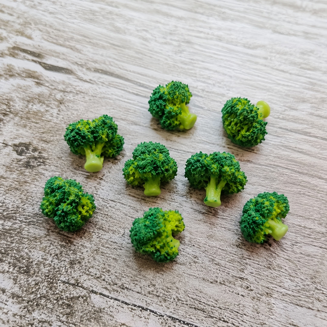 4Pcs Miniature Broccoli Set – Hand-Sculpted 1:6 Scale Broccoli Florets, Realistic Tiny Green Vegetable for Blythe & Barbie Dollhouse Kitchens, Dinner Plate & Stir-Fry Dioramas, Resin Jewelry & Polymer Clay Food