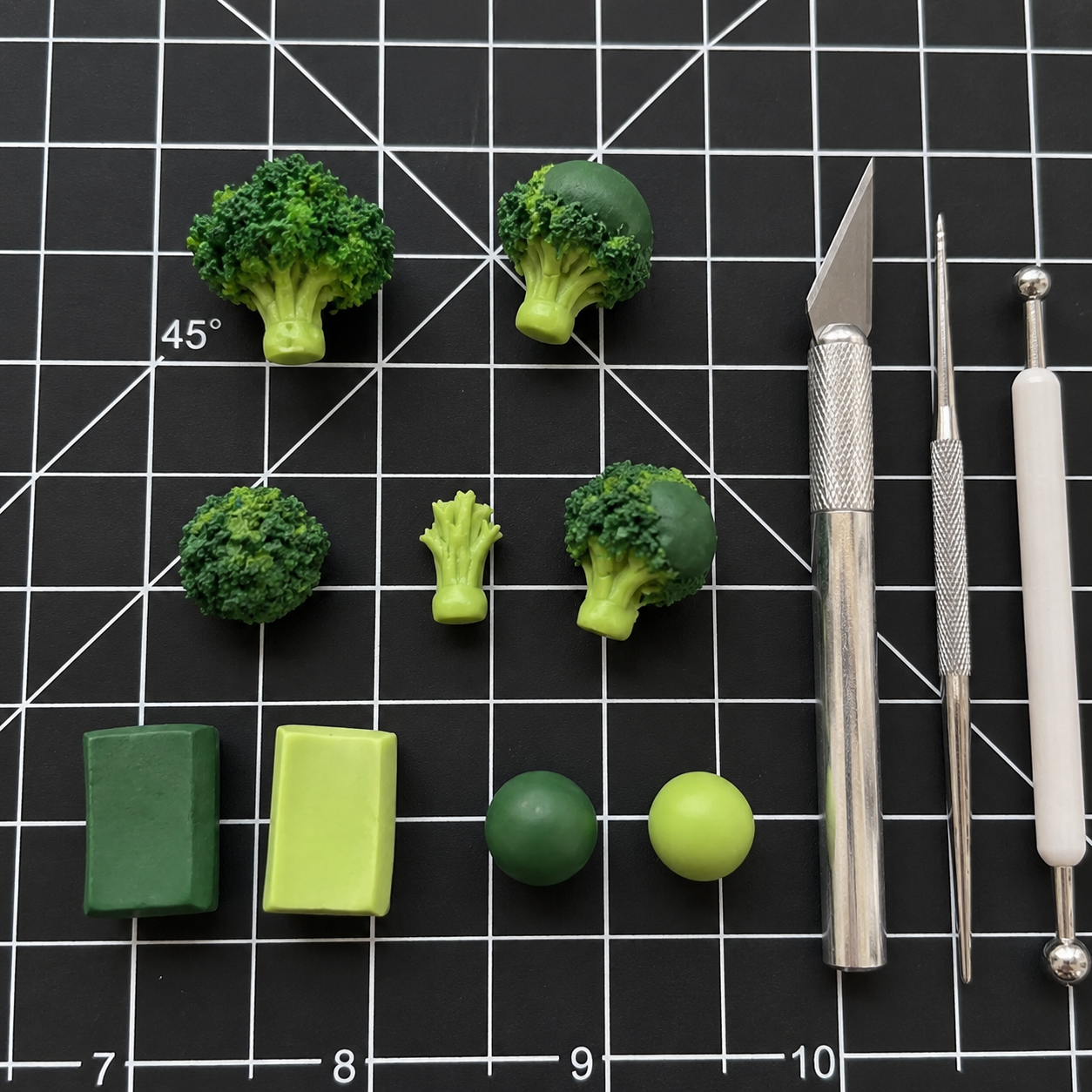 4Pcs Miniature Broccoli Set – Hand-Sculpted 1:6 Scale Broccoli Florets, Realistic Tiny Green Vegetable for Blythe & Barbie Dollhouse Kitchens, Dinner Plate & Stir-Fry Dioramas, Resin Jewelry & Polymer Clay Food