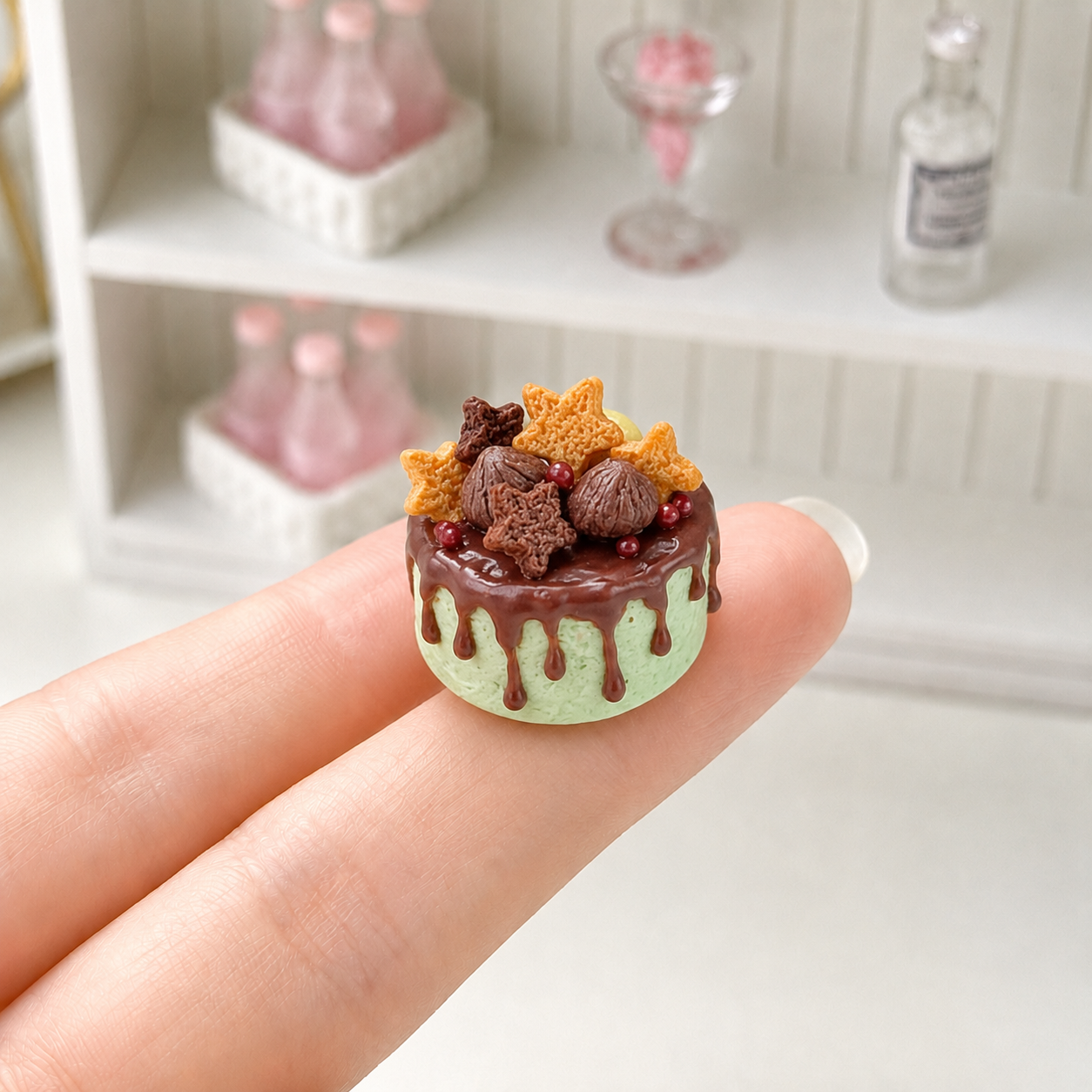 1:6 Scale Miniature Chocolate Mint Café Collection – 7 Styles Dollhouse Drip Cake, Chocolate Parfait, Cat Cookie Platter & Mint Latte, Handmade Polymer Clay Kawaii Food for Blythe BJD Diorama