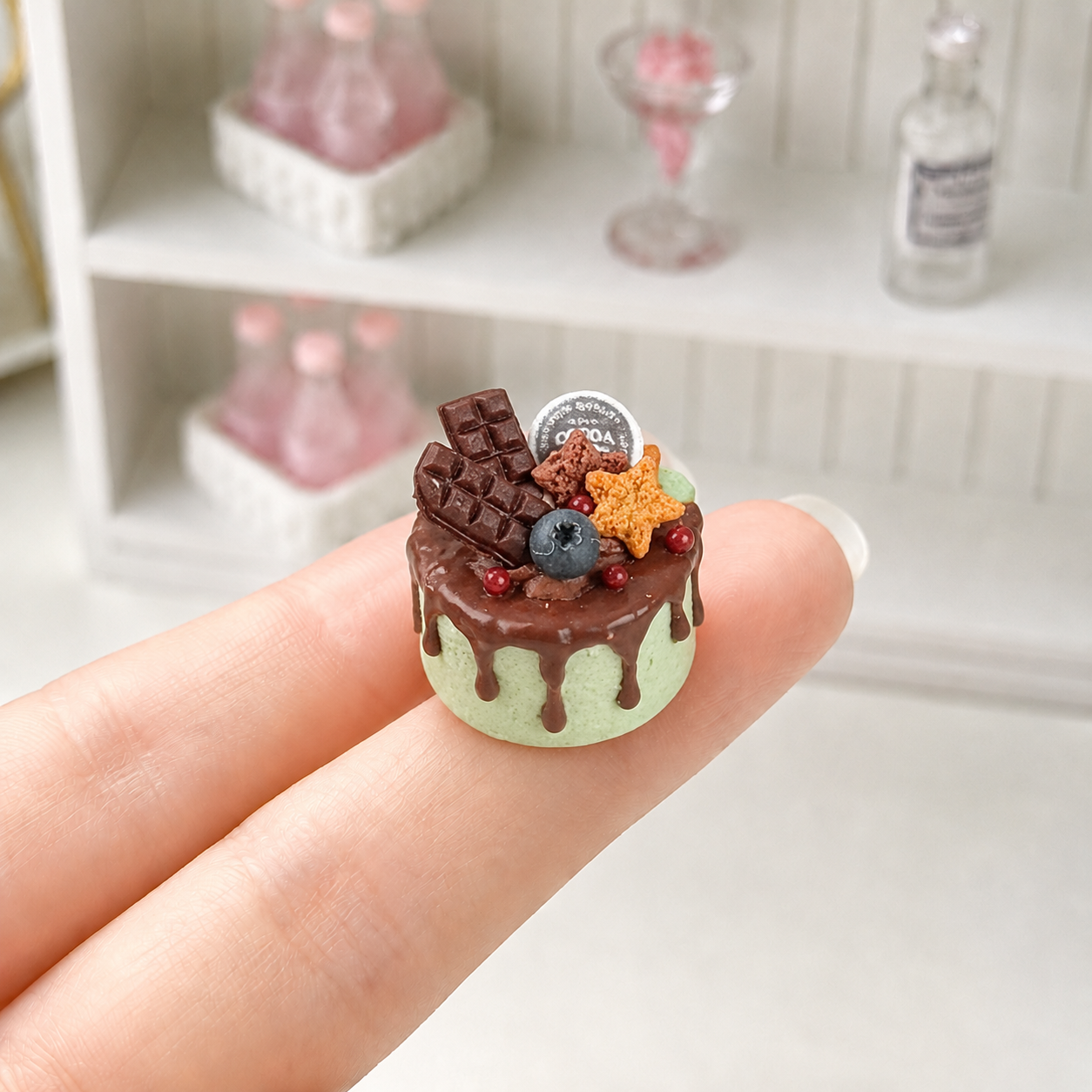 1:6 Scale Miniature Chocolate Mint Café Collection – 7 Styles Dollhouse Drip Cake, Chocolate Parfait, Cat Cookie Platter & Mint Latte, Handmade Polymer Clay Kawaii Food for Blythe BJD Diorama