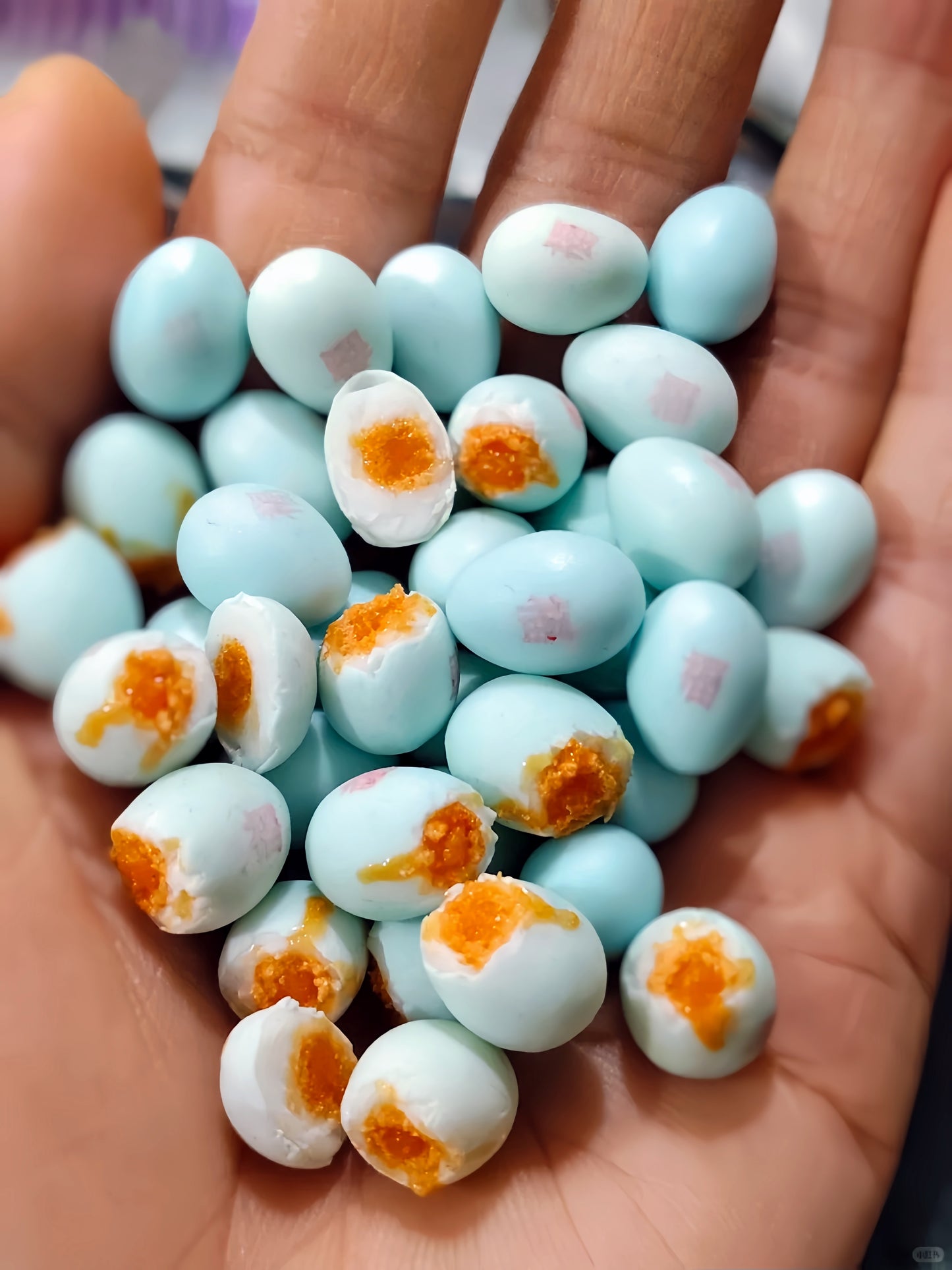 7Pcs Miniature Salted Duck Egg Set – Hand-Sculpted 1:6 Scale Chinese Salted Eggs, Whole, Halved and Cracked with Golden Yolk, Realistic Tiny Asian Food for Blythe & Barbie Dioramas, Resin Jewelry & Polymer Clay Food
