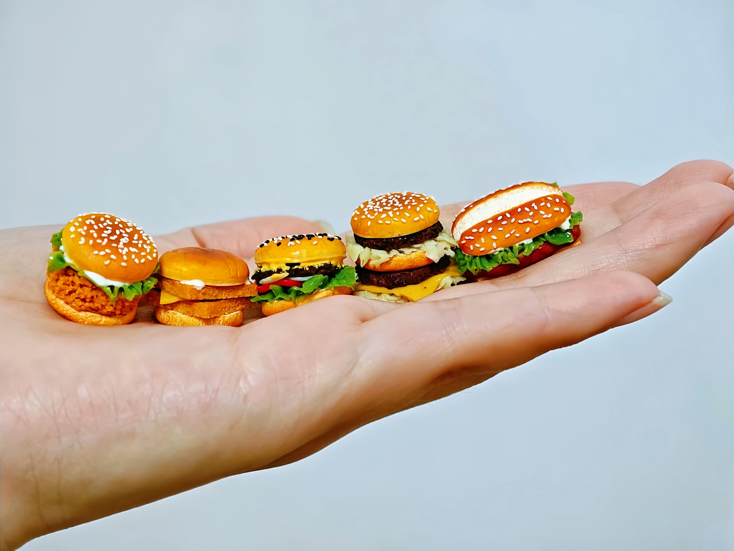 Miniature Burger Collection - Hand-Sculpted 1:6 Scale Dollhouse Burgers, 4 Styles: Classic Cheeseburger, Sesame Beef Burger, Fried Chicken Burger & Breakfast Muffin Sandwich, Realistic Tiny Fast Food for Blythe & Barbie Dioramas, Polymer Clay Food