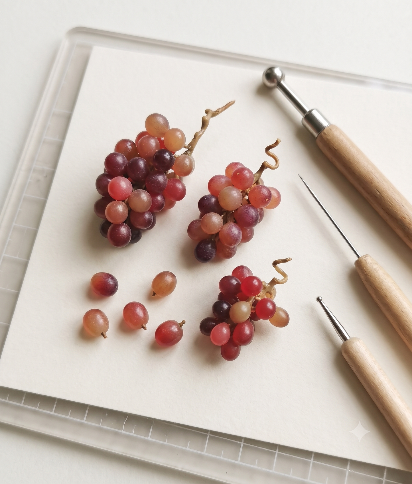 2Pcs Miniature Red Grapes Cluster – Hand-Sculpted 1:12 Scale Dollhouse Grapes with Realistic Vine Stem, Tiny Fake Fruit for Dioramas & Polymer Clay Food Miniatures (Large / Small)