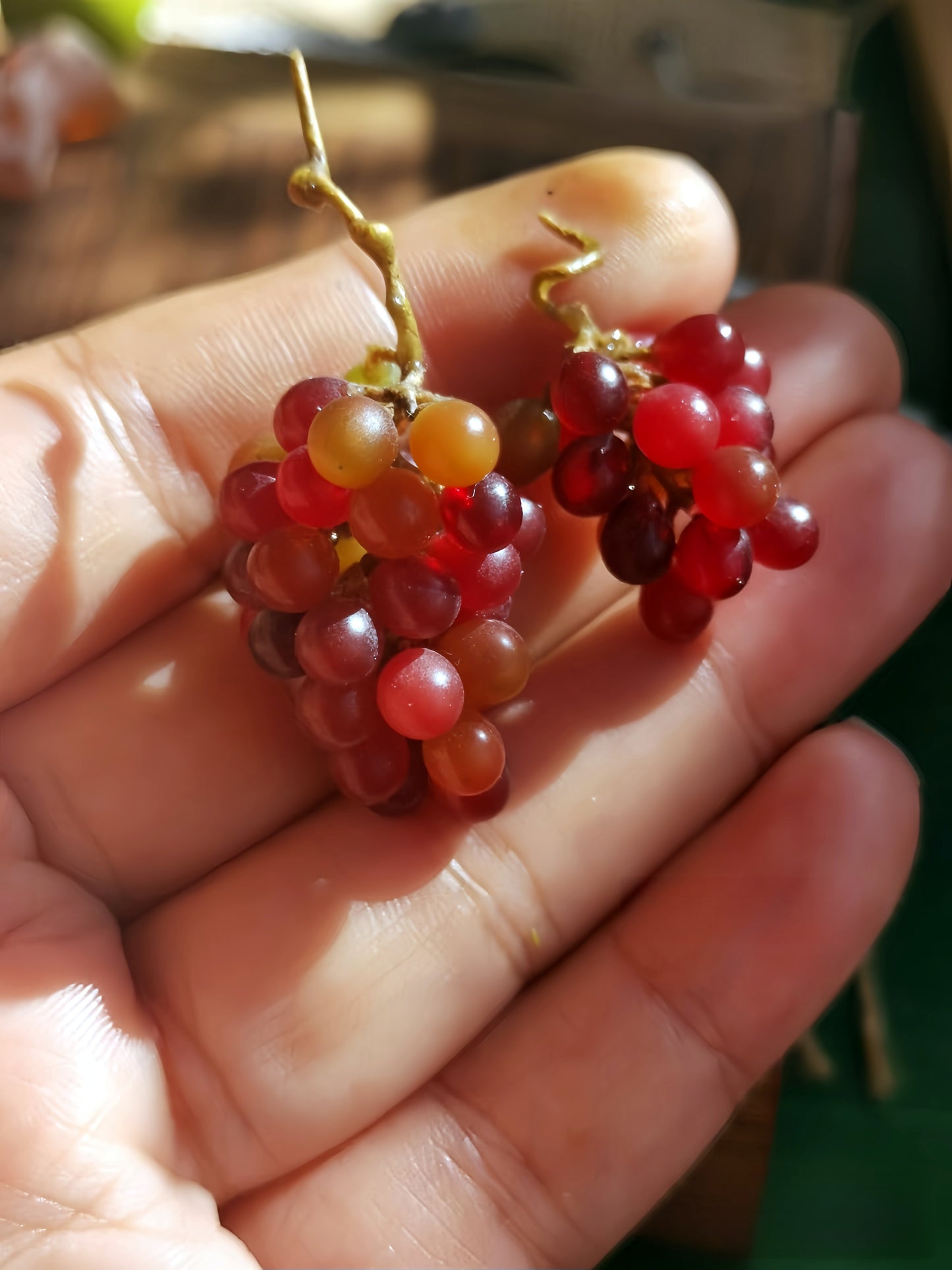 2Pcs Miniature Red Grapes Cluster – Hand-Sculpted 1:12 Scale Dollhouse Grapes with Realistic Vine Stem, Tiny Fake Fruit for Dioramas & Polymer Clay Food Miniatures (Large / Small)