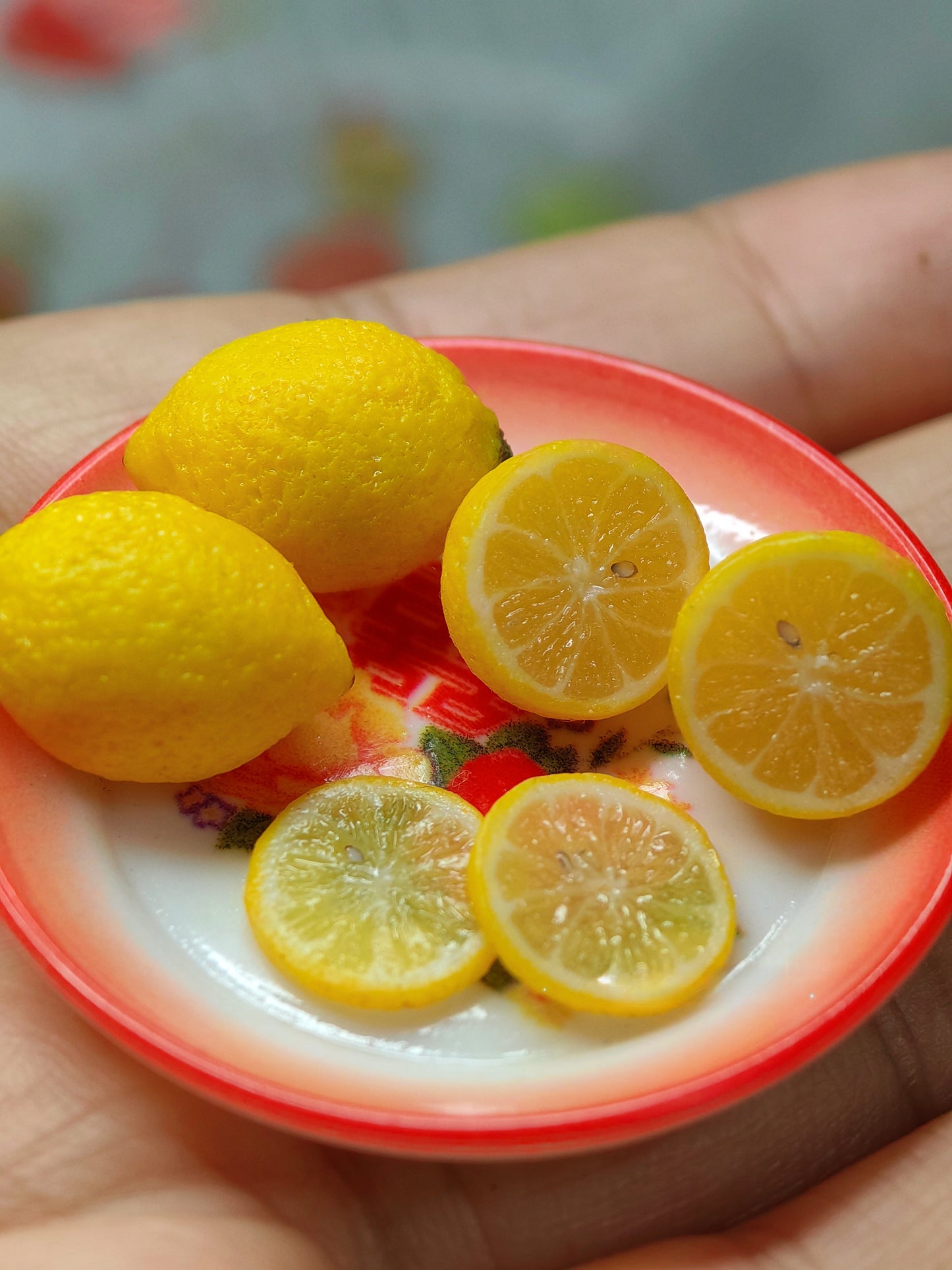 6Pcs Miniature Lemons Set – Realistic 1:12 Scale Dollhouse Lemons with Heart-Shaped Slice, Tiny Fake Fruit for Dioramas, Polymer Clay Food Miniatures