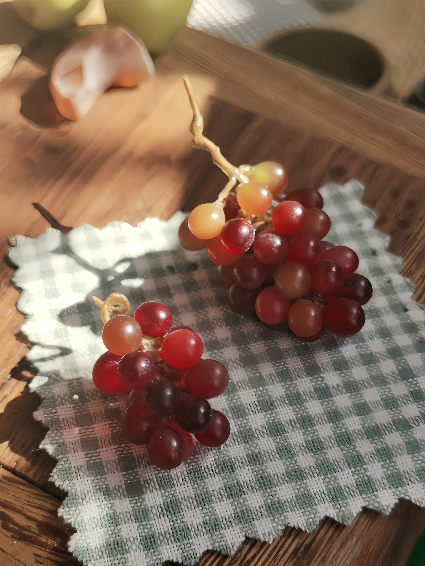 2Pcs Miniature Red Grapes Cluster – Hand-Sculpted 1:12 Scale Dollhouse Grapes with Realistic Vine Stem, Tiny Fake Fruit for Dioramas & Polymer Clay Food Miniatures (Large / Small)