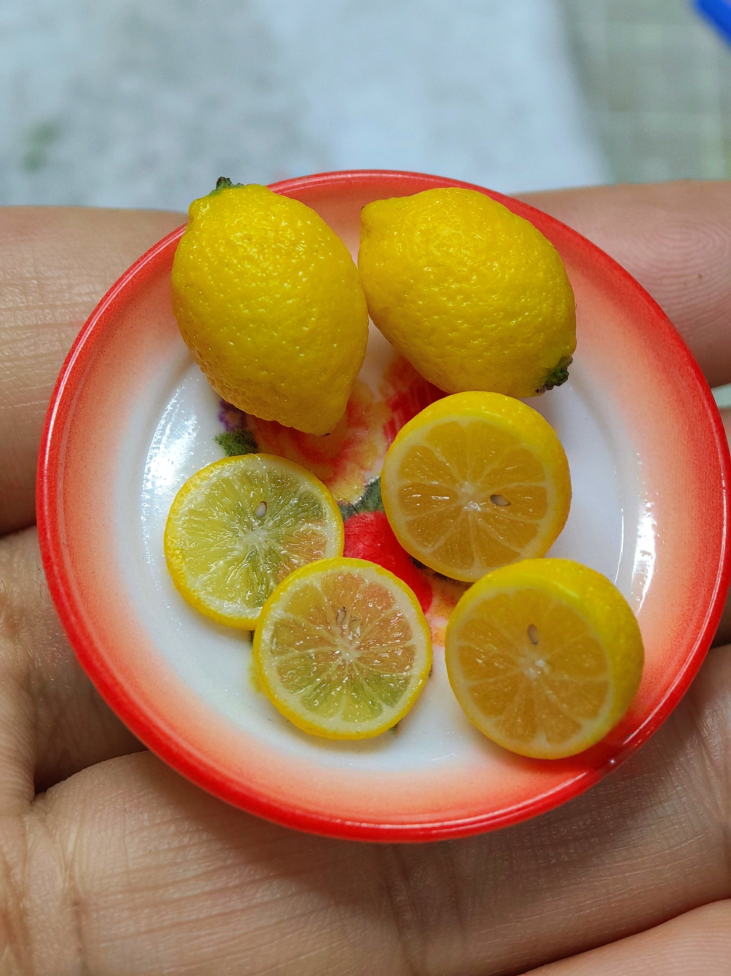 6Pcs Miniature Lemons Set – Realistic 1:12 Scale Dollhouse Lemons with Heart-Shaped Slice, Tiny Fake Fruit for Dioramas, Polymer Clay Food Miniatures