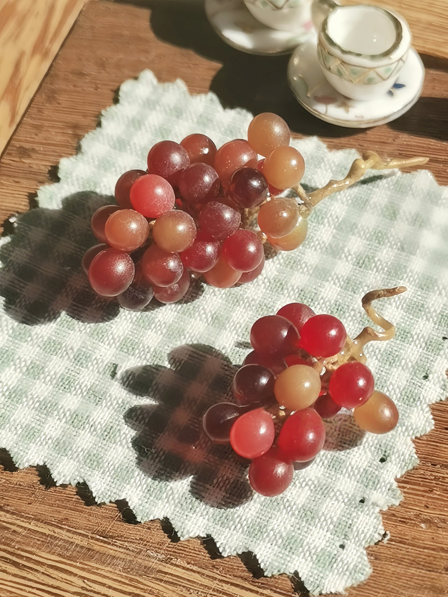 2Pcs Miniature Red Grapes Cluster – Hand-Sculpted 1:12 Scale Dollhouse Grapes with Realistic Vine Stem, Tiny Fake Fruit for Dioramas & Polymer Clay Food Miniatures (Large / Small)