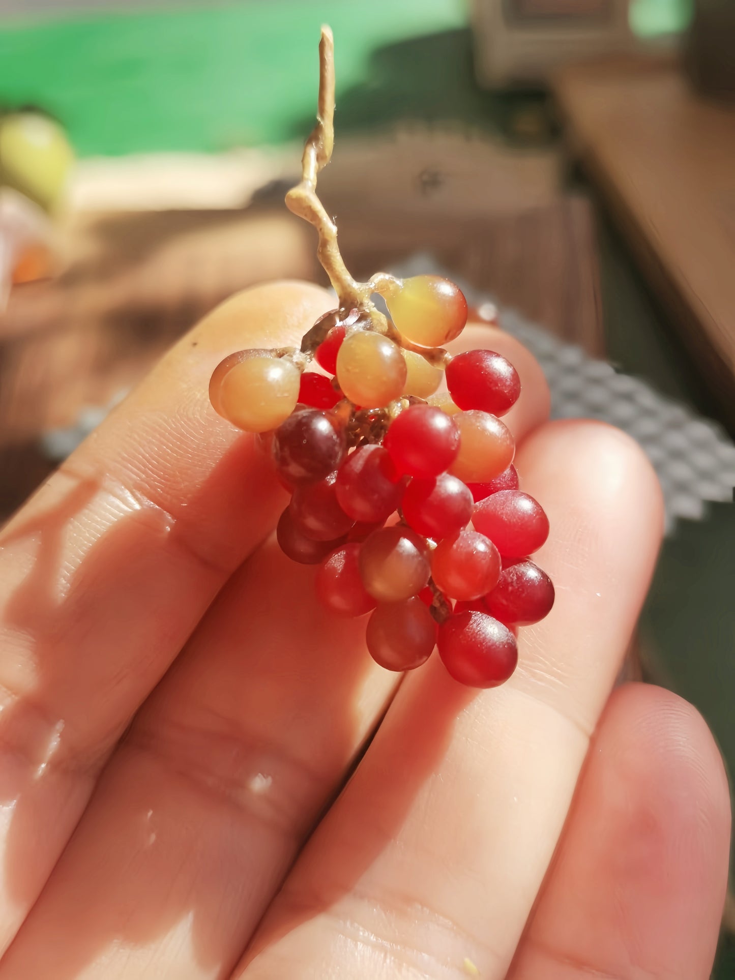 2Pcs Miniature Red Grapes Cluster – Hand-Sculpted 1:12 Scale Dollhouse Grapes with Realistic Vine Stem, Tiny Fake Fruit for Dioramas & Polymer Clay Food Miniatures (Large / Small)