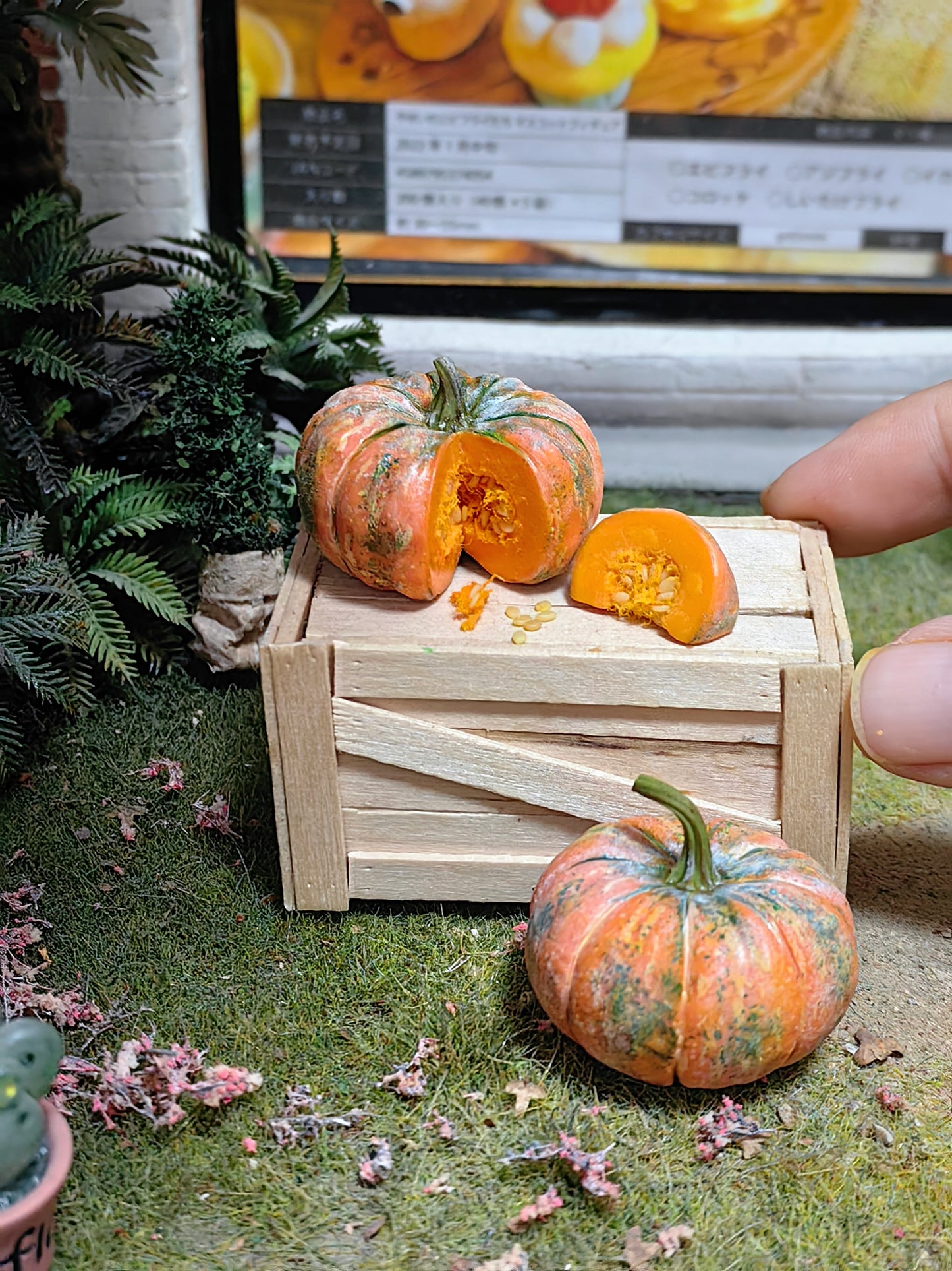 2Pcs Miniature Pumpkin Set – Hand-Sculpted 1:6 Scale Dollhouse Pumpkin with Cut Wedge, Seeds and Pulp, Realistic Tiny Fall Squash for Blythe & Barbie Halloween Dioramas, Resin Jewelry & Polymer Clay Food Miniatures