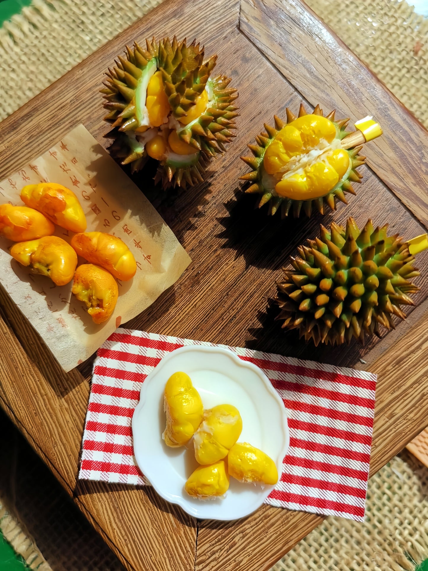4Pcs Miniature Durian Set – Hand-Sculpted 1:6 Scale Dollhouse Durian with Spiky Shell, Cut Open and Loose Flesh Pods, Realistic Tiny Southeast Asian Fruit for Blythe & Barbie Dioramas, Resin Jewelry & Polymer Clay Food Miniatures