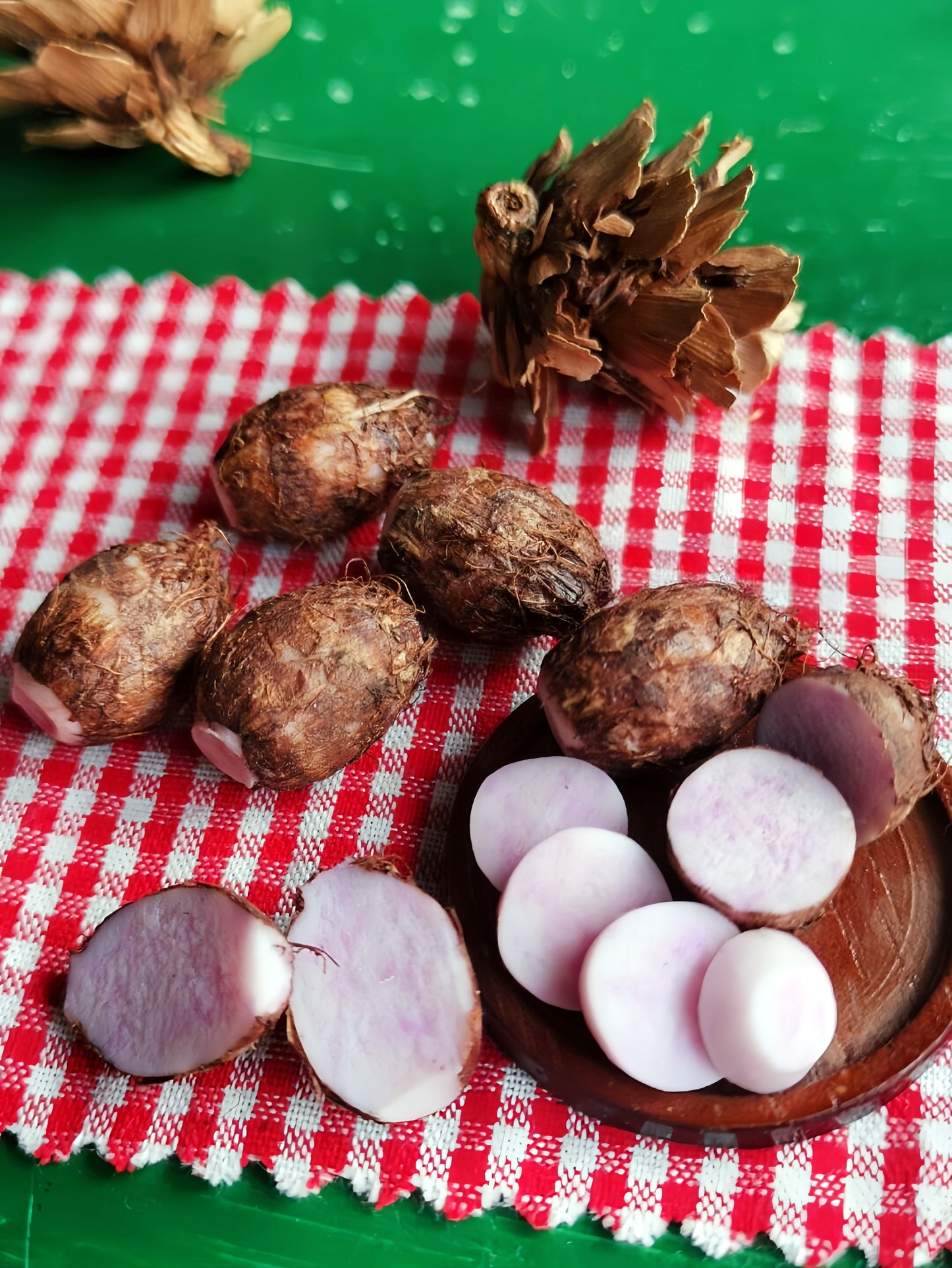 6Pcs Miniature Taro Set – Hand-Sculpted 1:6 Scale Dollhouse Taro Root with Fuzzy Skin and Purple-Speckled Flesh, Realistic Tiny Asian Vegetable for Blythe & Barbie Dioramas, Resin Jewelry & Polymer Clay Food MiniaturesB · Reddit / 社媒短标题