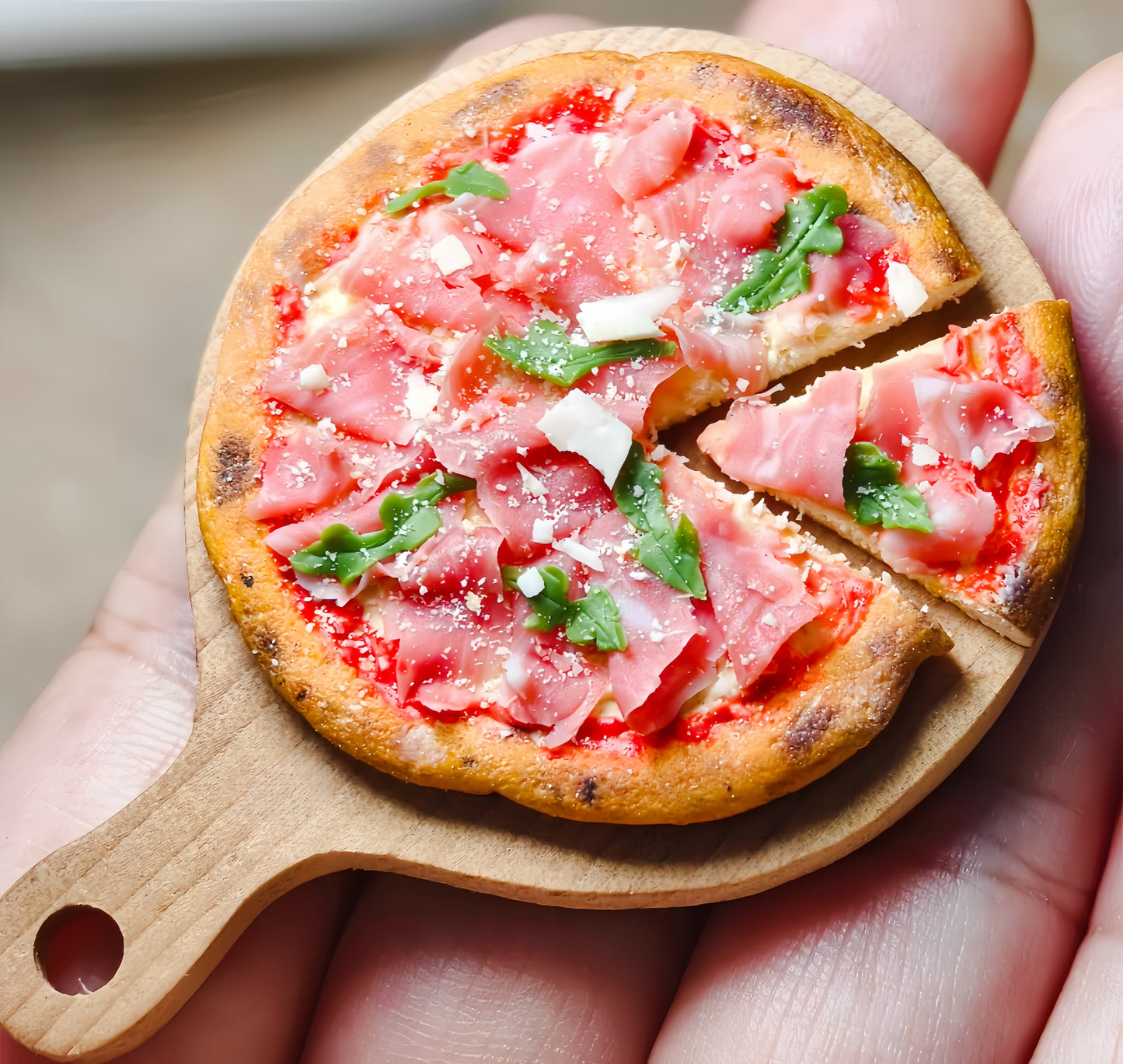 Miniature Neapolitan Pizza - Hand-Sculpted 1:6 Scale Dollhouse Pizza with Leopard-Spotted Crust, Tomato, Prosciutto & Arugula on Wooden Board, Realistic Tiny Food for Blythe & Barbie Dioramas, Polymer Clay Food