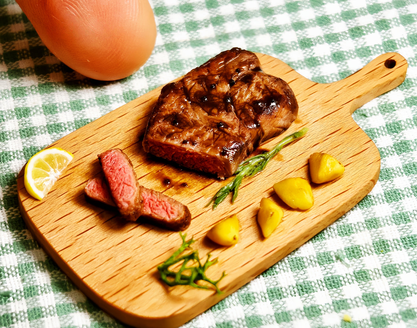 Miniature Steak Board – Hand-Sculpted 1:6 Scale Dollhouse Grilled Beef Steak Sliced Medium-Rare on a Wooden Paddle with Roasted Potatoes, Asparagus & Lemon, Realistic Plated Meat Dish for Blythe & Barbie Dioramas, Polymer Clay Food
