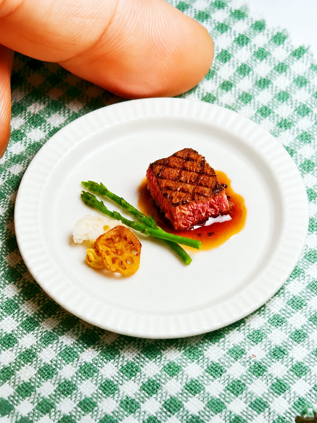Miniature Grilled Steak - Hand-Sculpted 1:6 Scale Fine Dining Filet Mignon with Red Wine Jus, Asparagus & Purée, Realistic Tiny Gourmet Plated Dish for Blythe & Barbie Dioramas, Polymer Clay Food