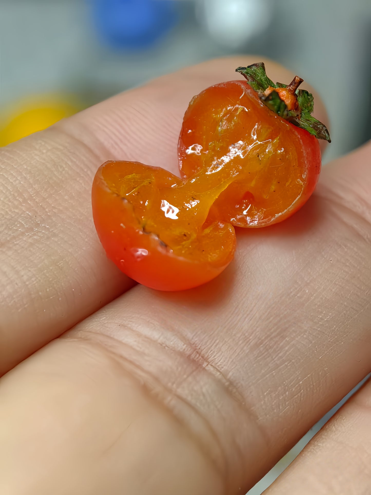 3PCS Miniature Persimmon Set – Hand-Sculpted 1:12 Scale Dollhouse Persimmons with Dried Calyx and Translucent Amber Flesh, Realistic Tiny Asian Fruit for Dioramas, Resin Jewelry & Polymer Clay Food Miniatures