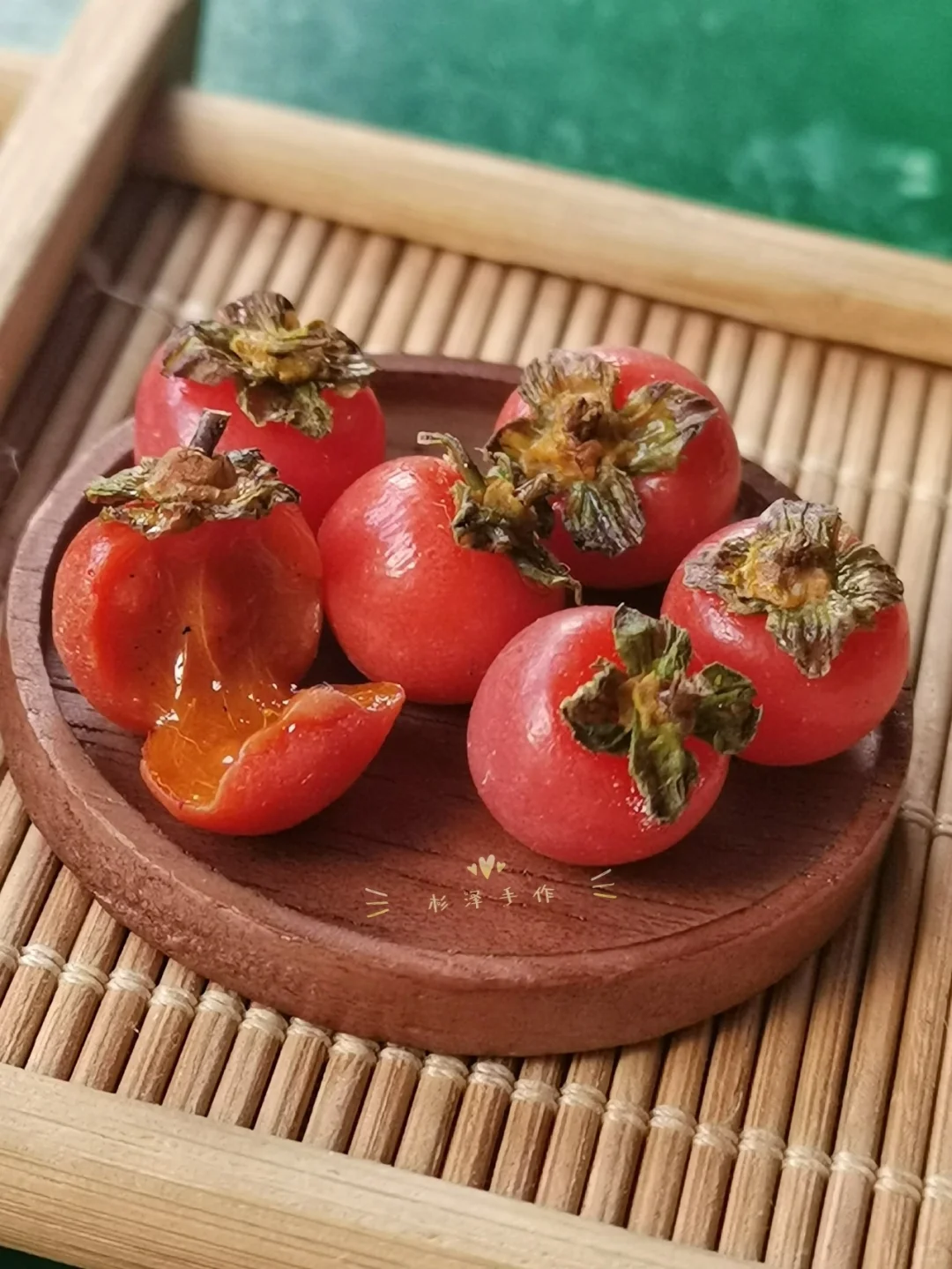 3PCS Miniature Persimmon Set – Hand-Sculpted 1:12 Scale Dollhouse Persimmons with Dried Calyx and Translucent Amber Flesh, Realistic Tiny Asian Fruit for Dioramas, Resin Jewelry & Polymer Clay Food Miniatures