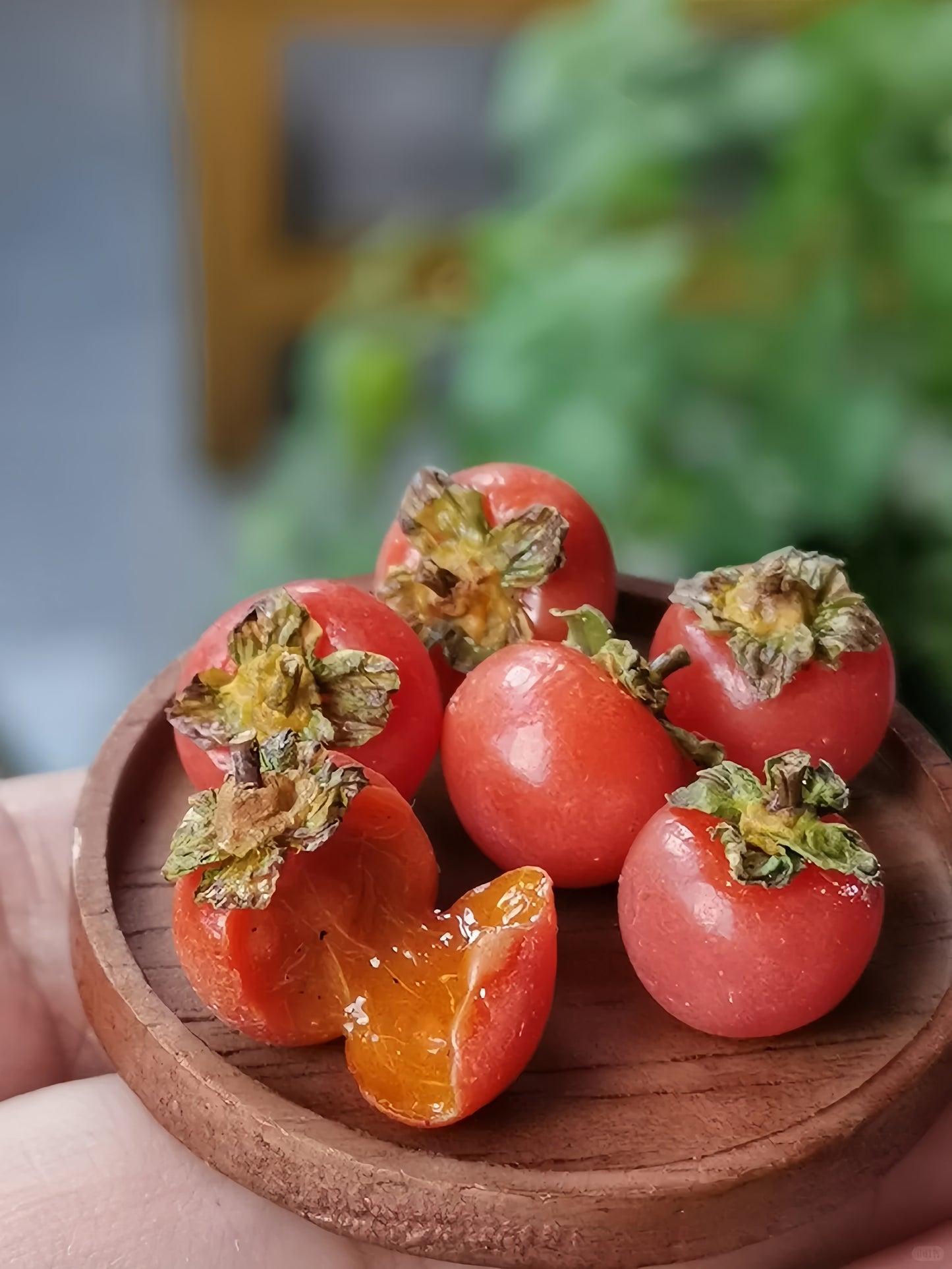 3PCS Miniature Persimmon Set – Hand-Sculpted 1:12 Scale Dollhouse Persimmons with Dried Calyx and Translucent Amber Flesh, Realistic Tiny Asian Fruit for Dioramas, Resin Jewelry & Polymer Clay Food Miniatures