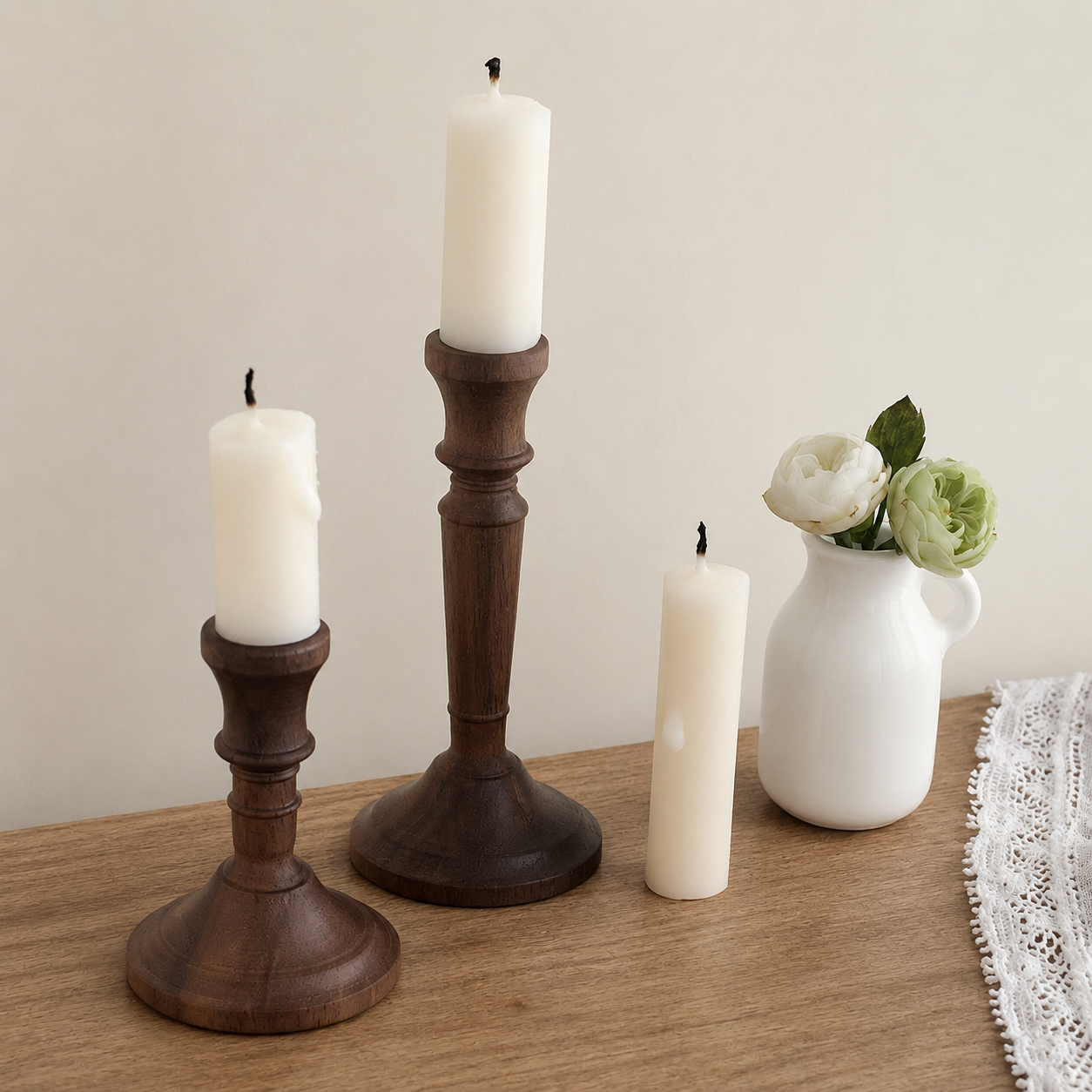 FDMINI Mini Walnut Candlestick Holder Set – 2 Wooden Candle Holders + 3 Real Candles for 1/6 1/8 1/12 Scale Dollhouse, BJD & Blythe Doll Scenes
