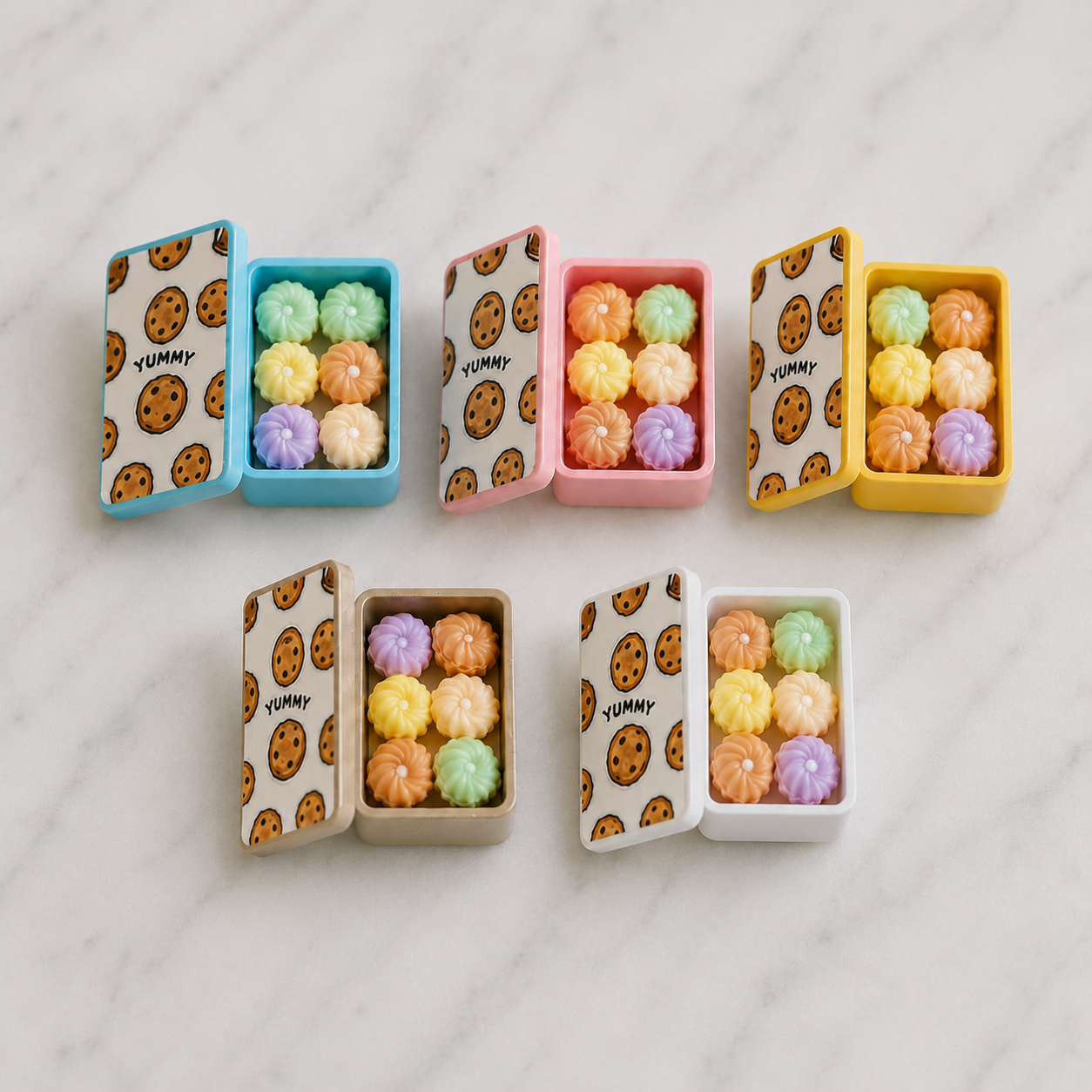FDMINI Mini Cookie Tin – 5 Colors Miniature Biscuit Box with 6 Piped Cookies & Removable Lid for 1:12 Dollhouse Kitchen & Afternoon Tea Scenes