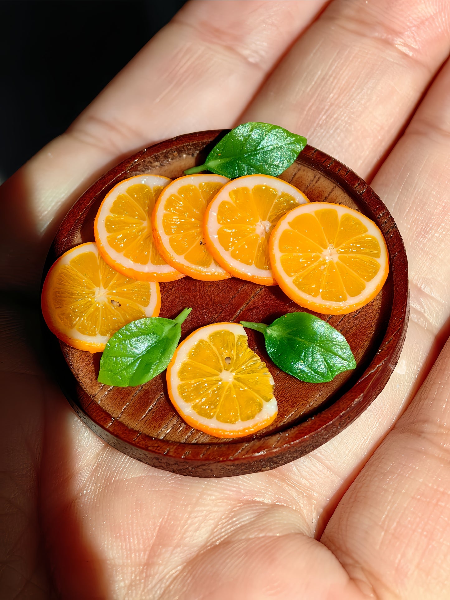 8Pcs Miniature Orange Set – Hand-Sculpted 1:12 Scale Dollhouse Oranges with Translucent Slices and Green Leaves, Realistic Tiny Citrus for Dioramas, Resin Jewelry & Polymer Clay Food Miniatures