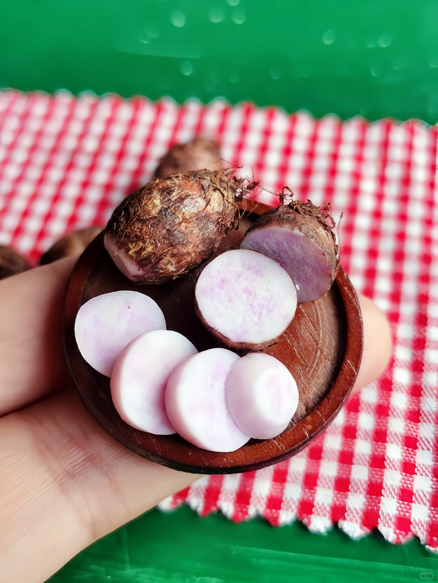 6Pcs Miniature Taro Set – Hand-Sculpted 1:6 Scale Dollhouse Taro Root with Fuzzy Skin and Purple-Speckled Flesh, Realistic Tiny Asian Vegetable for Blythe & Barbie Dioramas, Resin Jewelry & Polymer Clay Food MiniaturesB · Reddit / 社媒短标题
