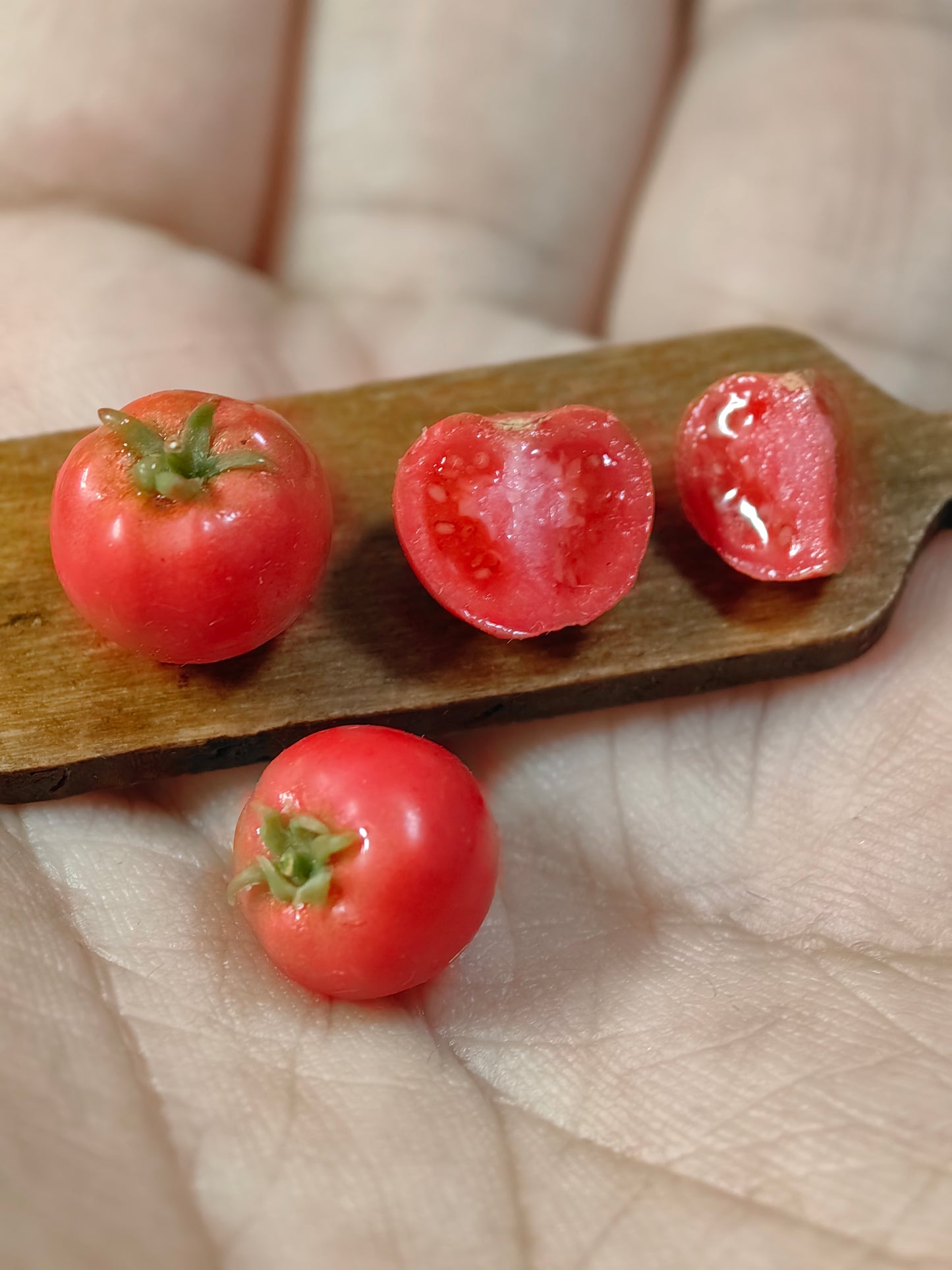 6Pcs Miniature Cherry Tomato Set – Hand-Sculpted 1:12 Scale Dollhouse Tomatoes with Halved Cross-Section, Translucent Pulp and Tiny Seeds, Realistic Produce for Italian Kitchen Dioramas, Salad Scenes & Polymer Clay Food Miniatures