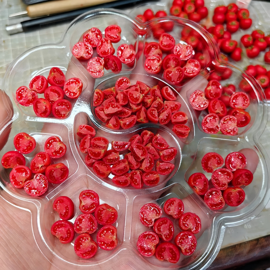 6Pcs Miniature Cherry Tomato Set – Hand-Sculpted 1:12 Scale Dollhouse Tomatoes with Halved Cross-Section, Translucent Pulp and Tiny Seeds, Realistic Produce for Italian Kitchen Dioramas, Salad Scenes & Polymer Clay Food Miniatures