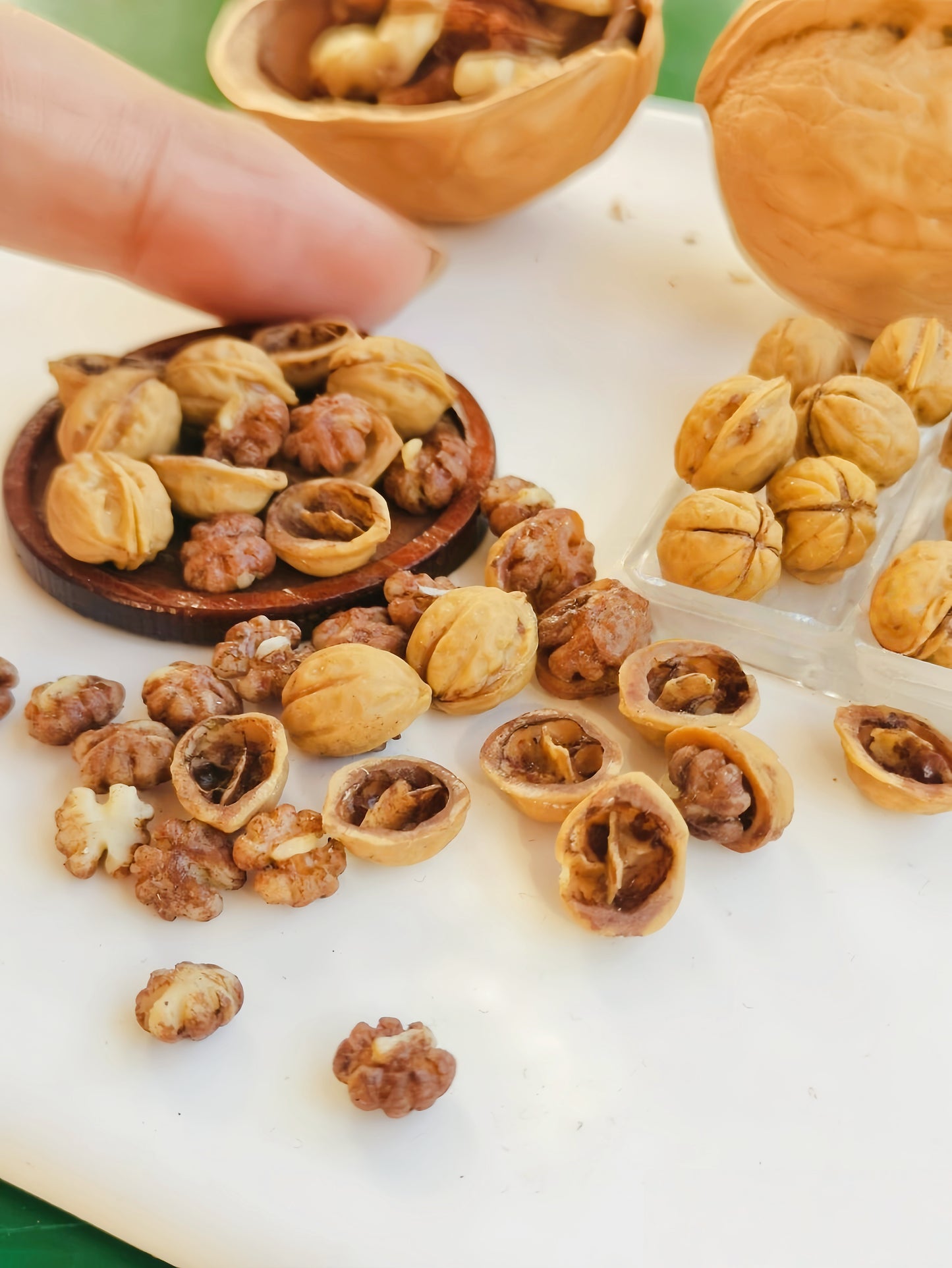 8Pcs Miniature Walnut Set – Hand-Sculpted 1:6 Scale Dollhouse Walnuts with Shell, Half-Cracked and Loose Nutmeat, Realistic Tiny Nuts for Dioramas, Resin Jewelry & Polymer Clay Food Miniatures