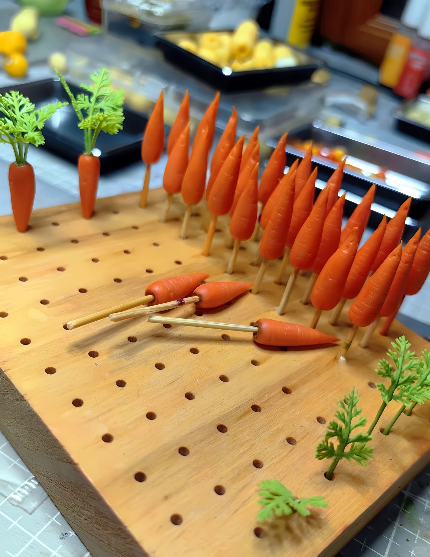 6Pcs Miniature Carrot Set – Hand-Sculpted 1:12 Scale Dollhouse Carrots with Leafy Green Tops, Realistic Garden-Fresh Produce for Dioramas, Fairy Gardens & Polymer Clay Food Miniatures