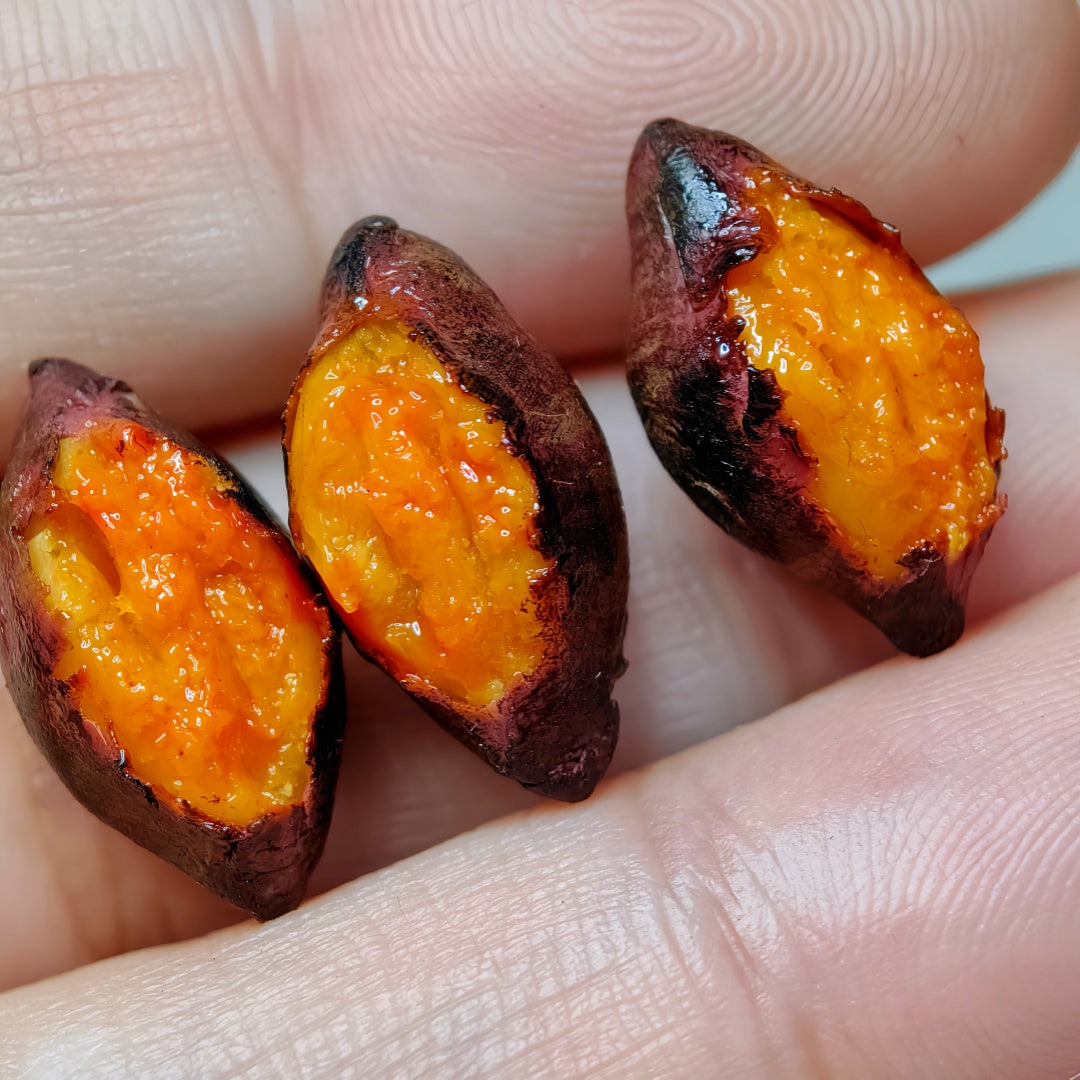 6Pcs Miniature Roasted Sweet Potato Set – Hand-Sculpted 1:6 Scale Dollhouse Baked Sweet Potatoes with Caramelized Skin and Golden Honey Flesh, Realistic Tiny Street Food for Blythe & Barbie Dioramas, Resin Jewelry & Polymer Clay Food Miniatures