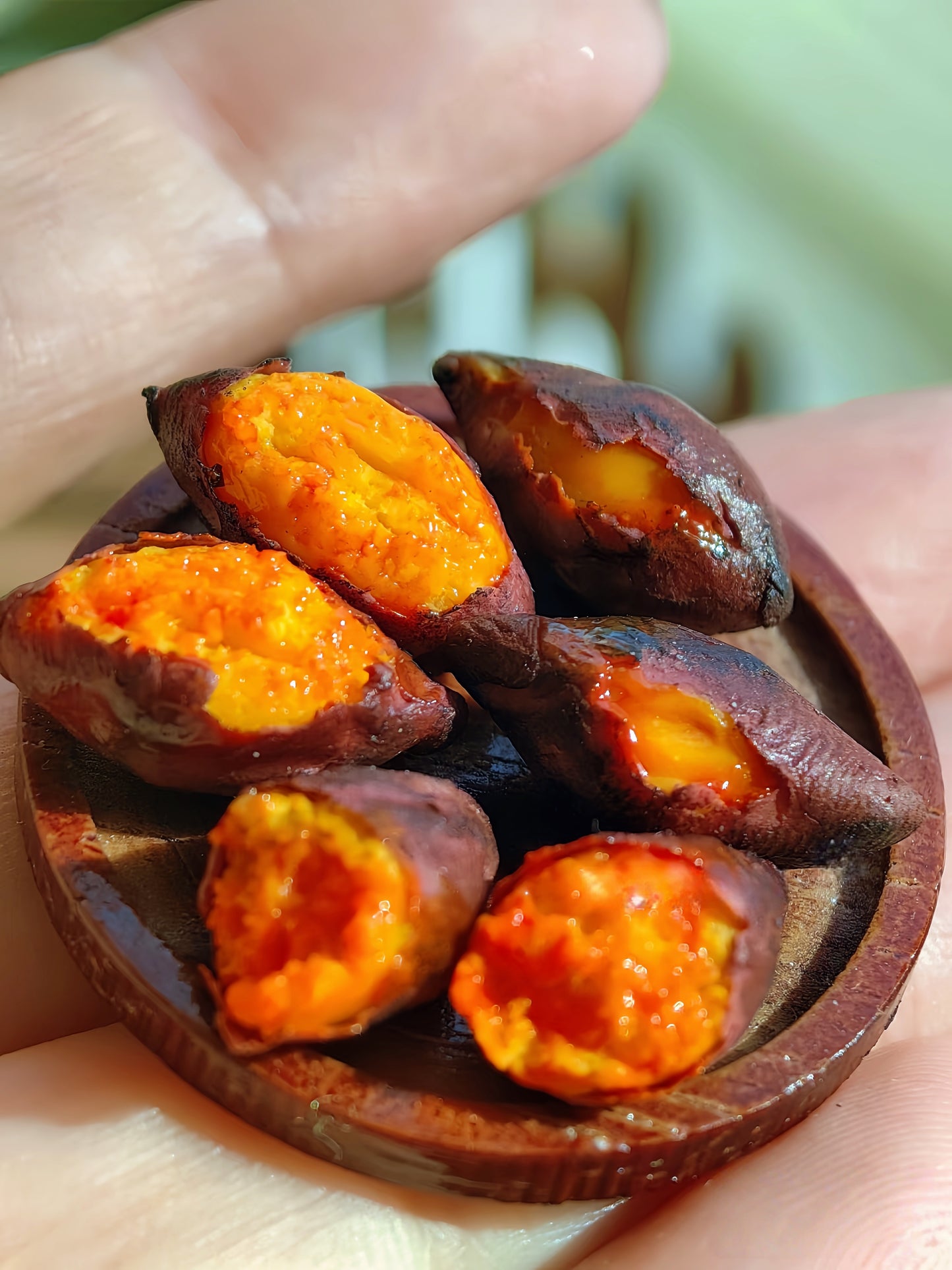 6Pcs Miniature Roasted Sweet Potato Set – Hand-Sculpted 1:6 Scale Dollhouse Baked Sweet Potatoes with Caramelized Skin and Golden Honey Flesh, Realistic Tiny Street Food for Blythe & Barbie Dioramas, Resin Jewelry & Polymer Clay Food Miniatures