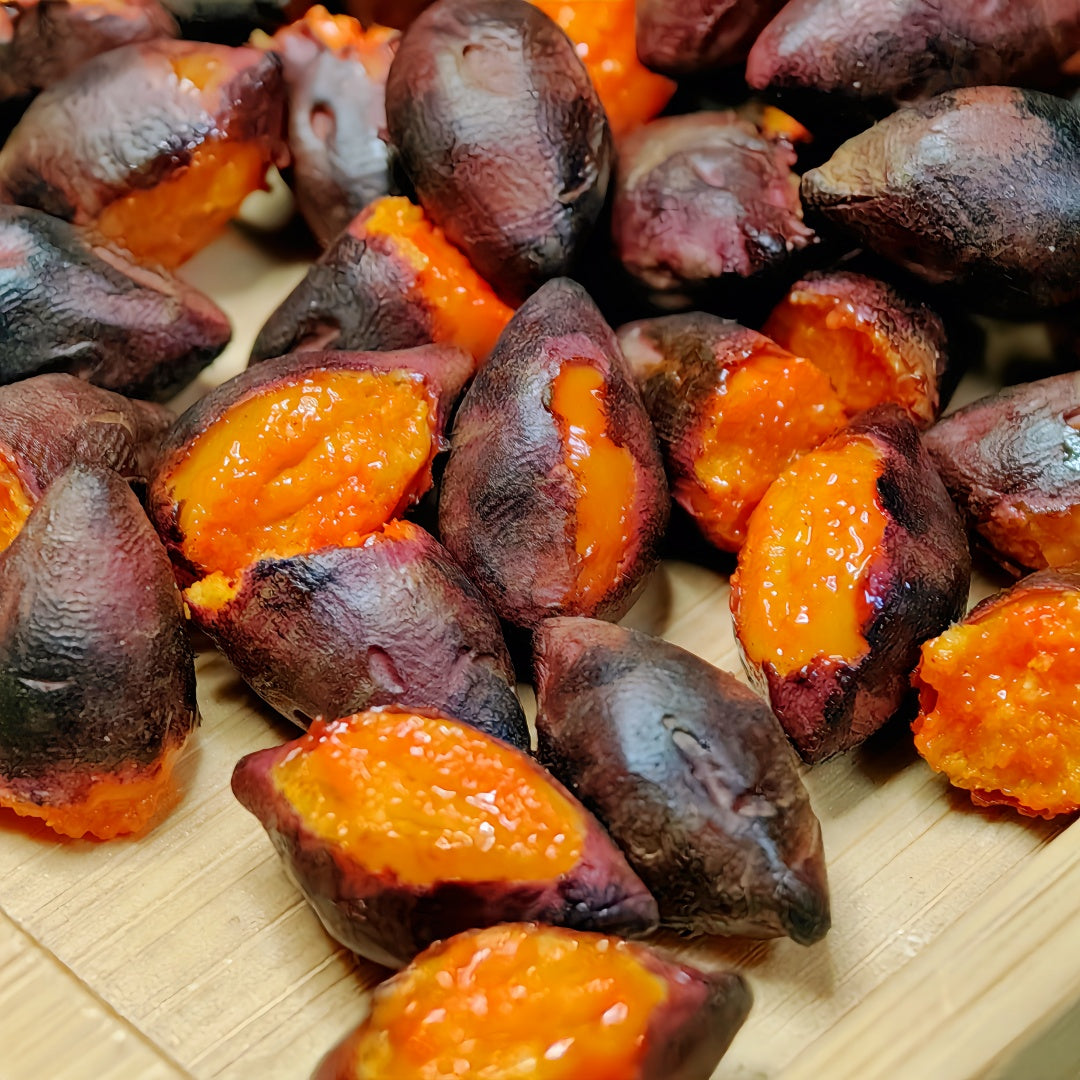 6Pcs Miniature Roasted Sweet Potato Set – Hand-Sculpted 1:6 Scale Dollhouse Baked Sweet Potatoes with Caramelized Skin and Golden Honey Flesh, Realistic Tiny Street Food for Blythe & Barbie Dioramas, Resin Jewelry & Polymer Clay Food Miniatures