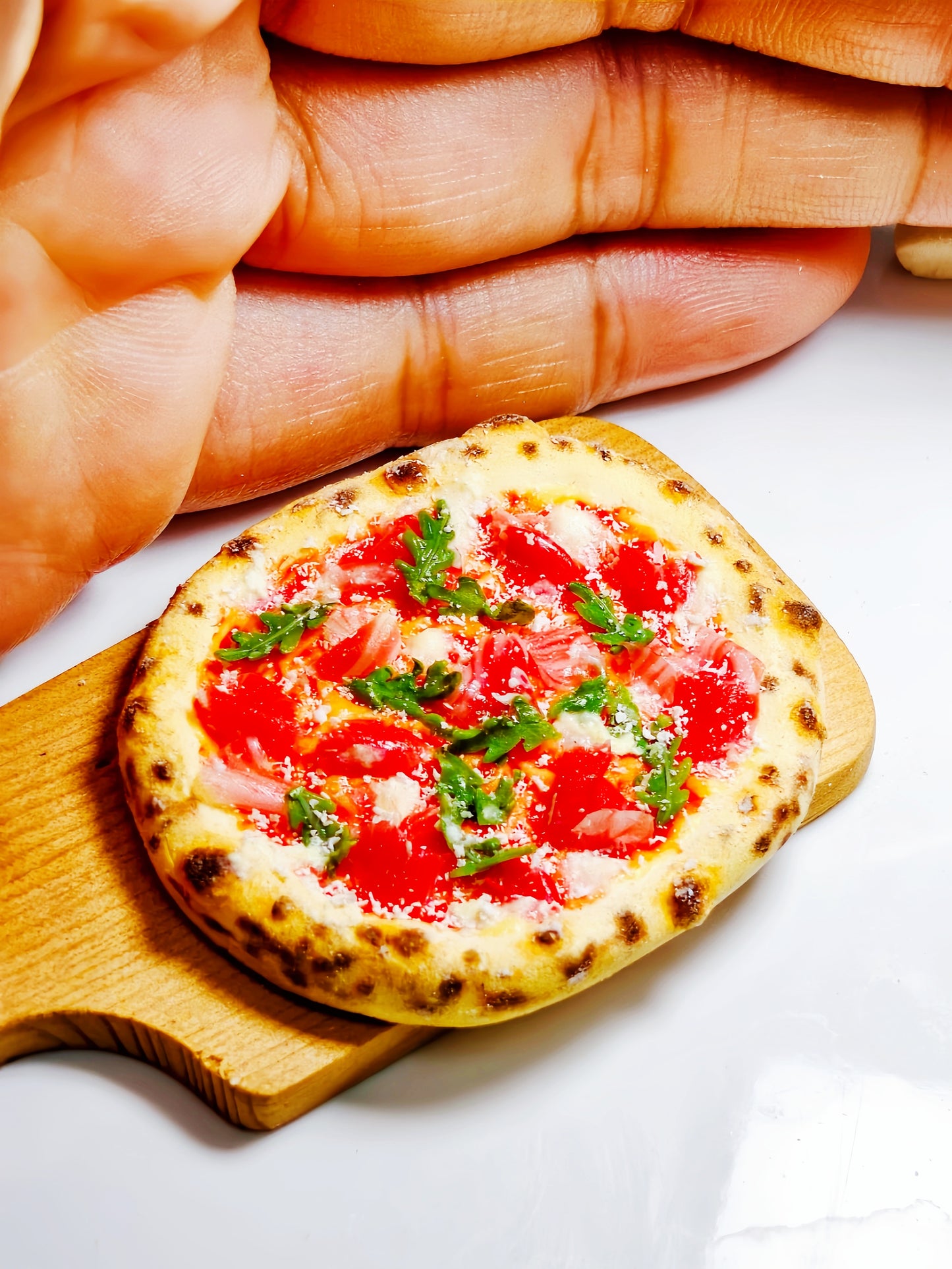Miniature Neapolitan Pizza - Hand-Sculpted 1:6 Scale Dollhouse Pizza with Leopard-Spotted Crust, Tomato, Prosciutto & Arugula on Wooden Board, Realistic Tiny Food for Blythe & Barbie Dioramas, Polymer Clay Food