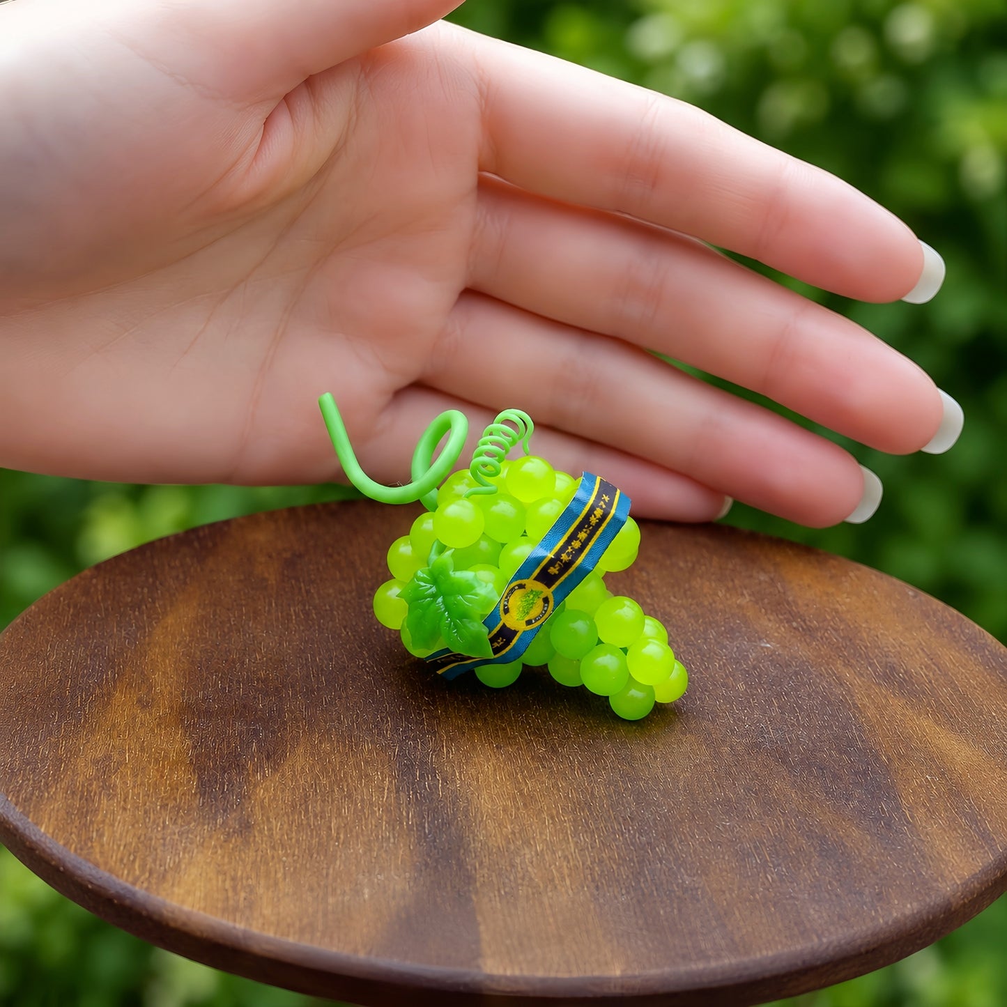 Miniature Grapes - Hand-Sculpted 1:6 Scale Grape Clusters with Vine Tendrils, Leaves & Fruit-Shop Wrap, Purple & Shine Muscat Green, Realistic Dollhouse Fruit for Blythe & Barbie Dioramas, Polymer Clay Food