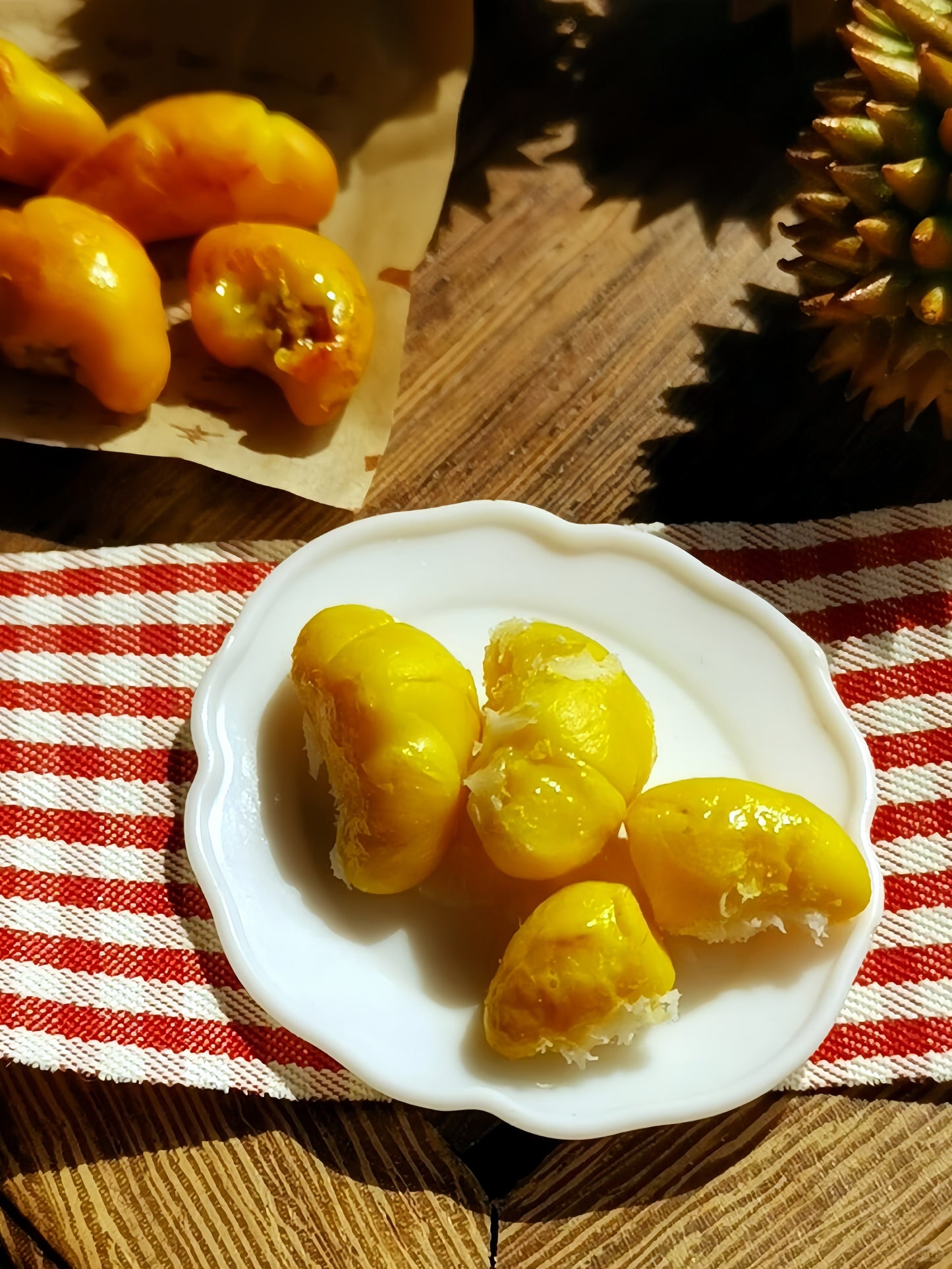 4Pcs Miniature Durian Set – Hand-Sculpted 1:6 Scale Dollhouse Durian with Spiky Shell, Cut Open and Loose Flesh Pods, Realistic Tiny Southeast Asian Fruit for Blythe & Barbie Dioramas, Resin Jewelry & Polymer Clay Food Miniatures