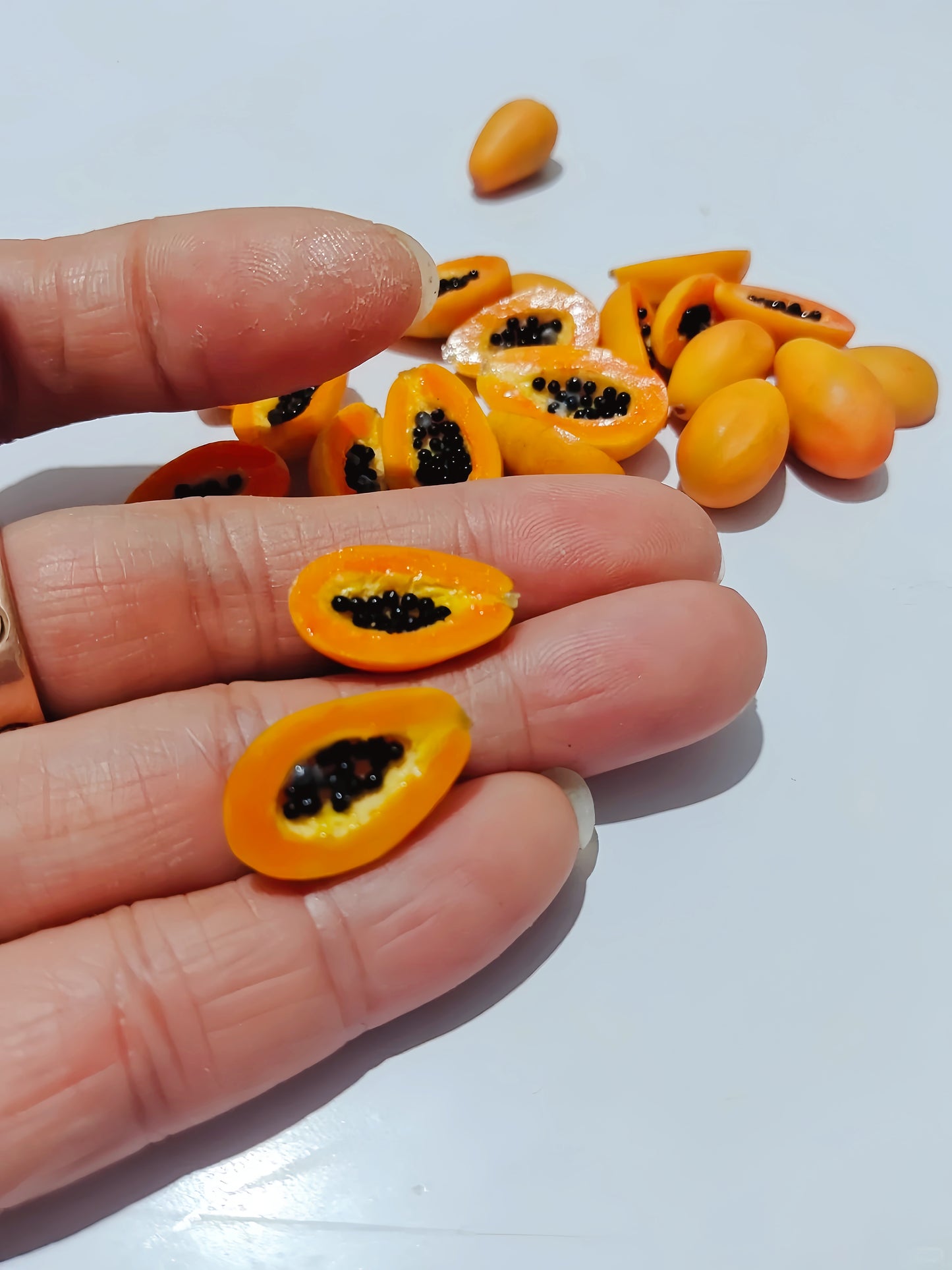 4Pcs Miniature Papaya Set – Hand-Sculpted 1:6 Scale Tropical Fruit, Whole and Halved with Cross-Section Seeds, Realistic Tiny Asian Food for Blythe & Barbie Dioramas, Resin Jewelry & Polymer Clay Fruit