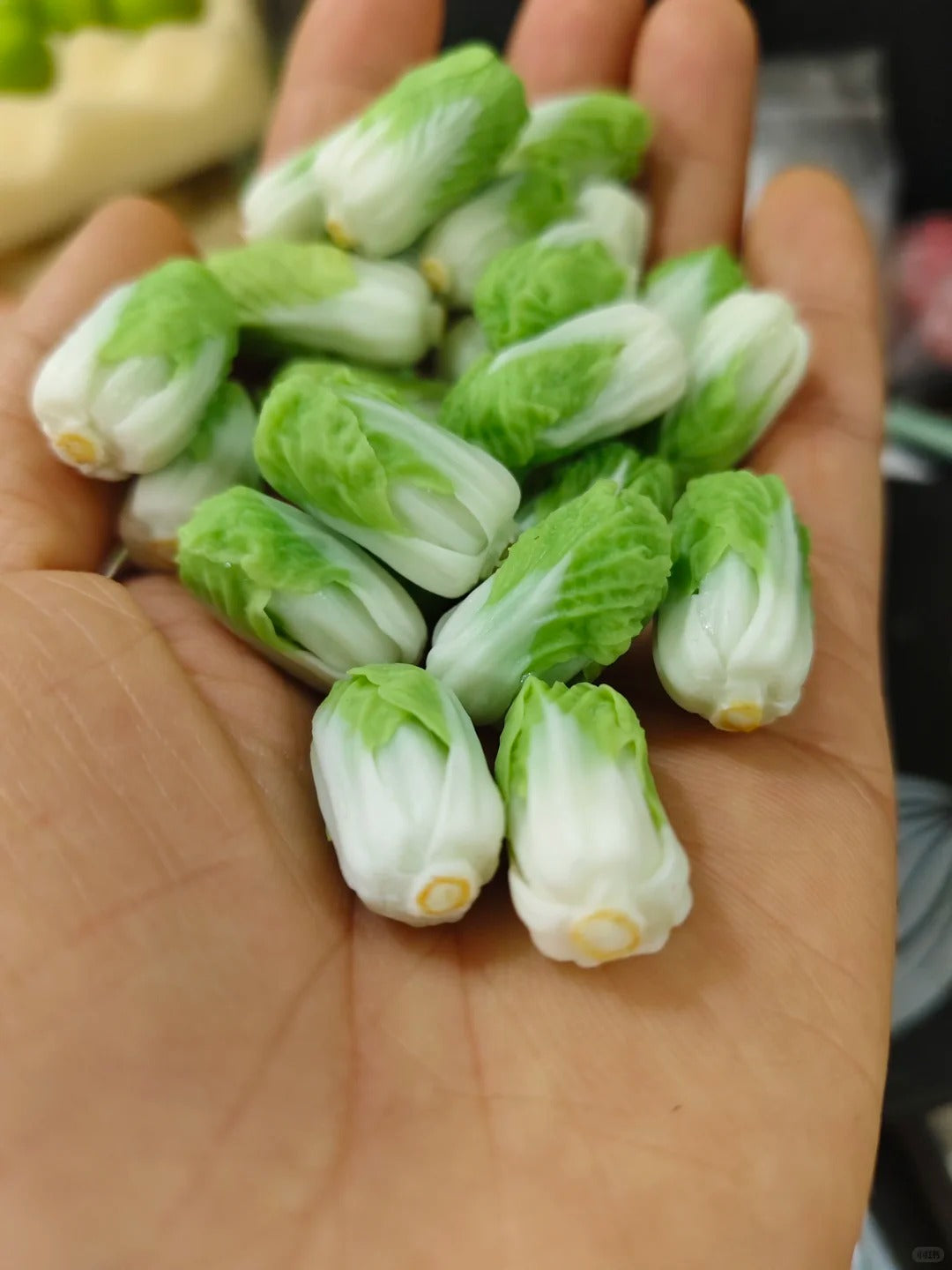 6Pcs Miniature Napa Cabbage Set – Hand-Sculpted 1:6 Scale Dollhouse Chinese Cabbage with Layered Green-White Leaves, Realistic Tiny Asian Vegetable for Blythe & Barbie Dioramas, Resin Jewelry & Polymer Clay Food Miniatures