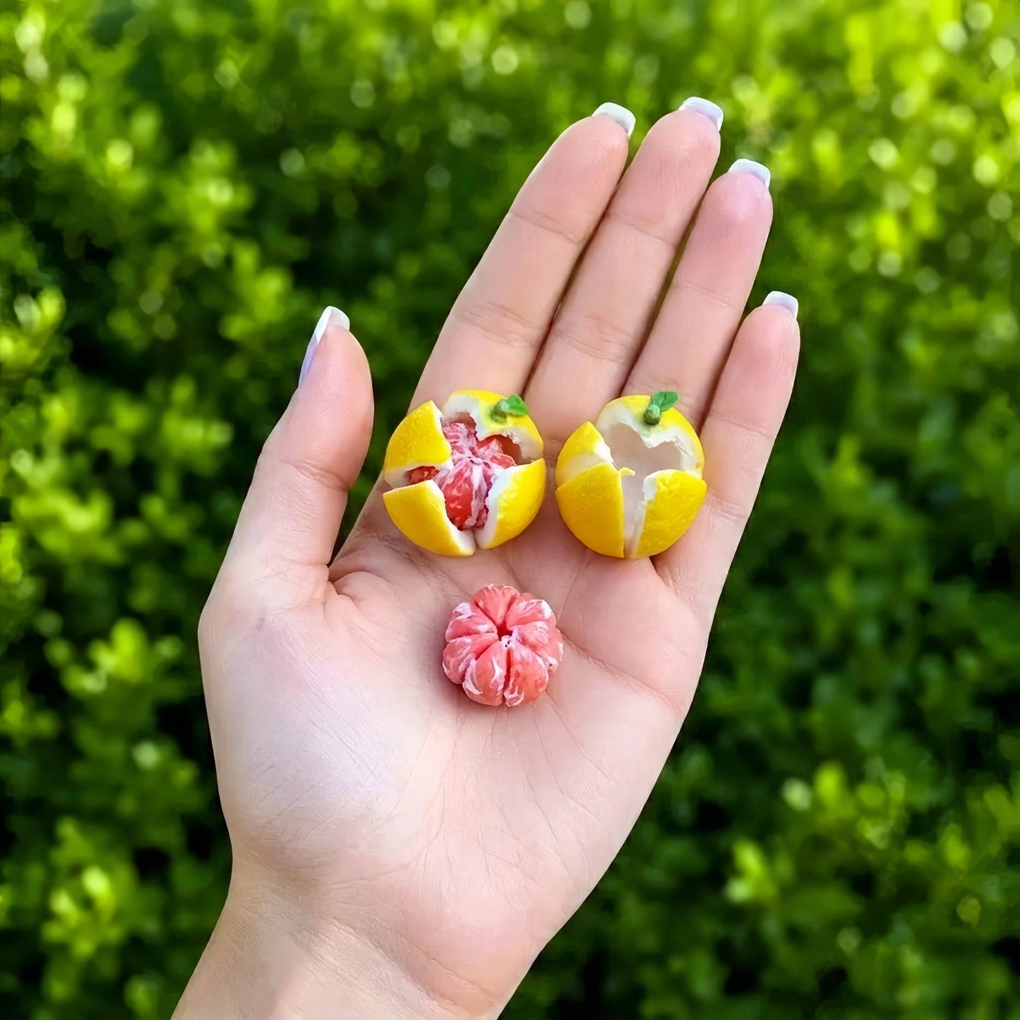 3Pcs Miniature Pomelo Set – Hand-Sculpted 1:6 Scale Dollhouse Red Pomelo, Opened Peel, Empty Shell and Pink Flesh Ball, Realistic Tiny Citrus for Blythe & Barbie Dioramas, Mid-Autumn Decor, Resin Jewelry & Polymer Clay Food Miniatures