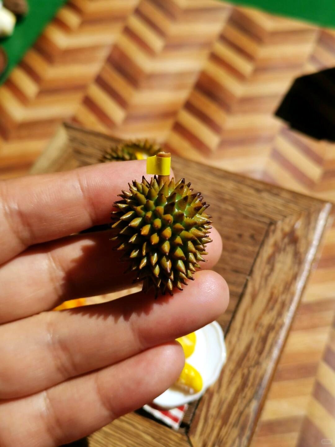 4Pcs Miniature Durian Set – Hand-Sculpted 1:6 Scale Dollhouse Durian with Spiky Shell, Cut Open and Loose Flesh Pods, Realistic Tiny Southeast Asian Fruit for Blythe & Barbie Dioramas, Resin Jewelry & Polymer Clay Food Miniatures