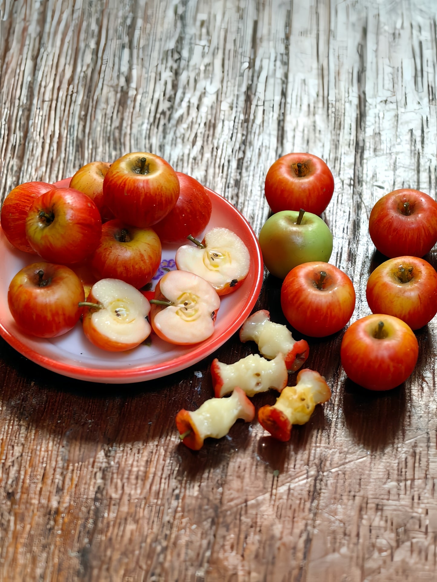 8Pcs Miniature Apple Set – Hand-Sculpted 1:6 Scale Dollhouse Red and Green Apples, Whole and Halved with Seeds, Realistic Tiny Fruit for Blythe & Barbie Dioramas, Resin Jewelry & Polymer Clay Food Miniatures