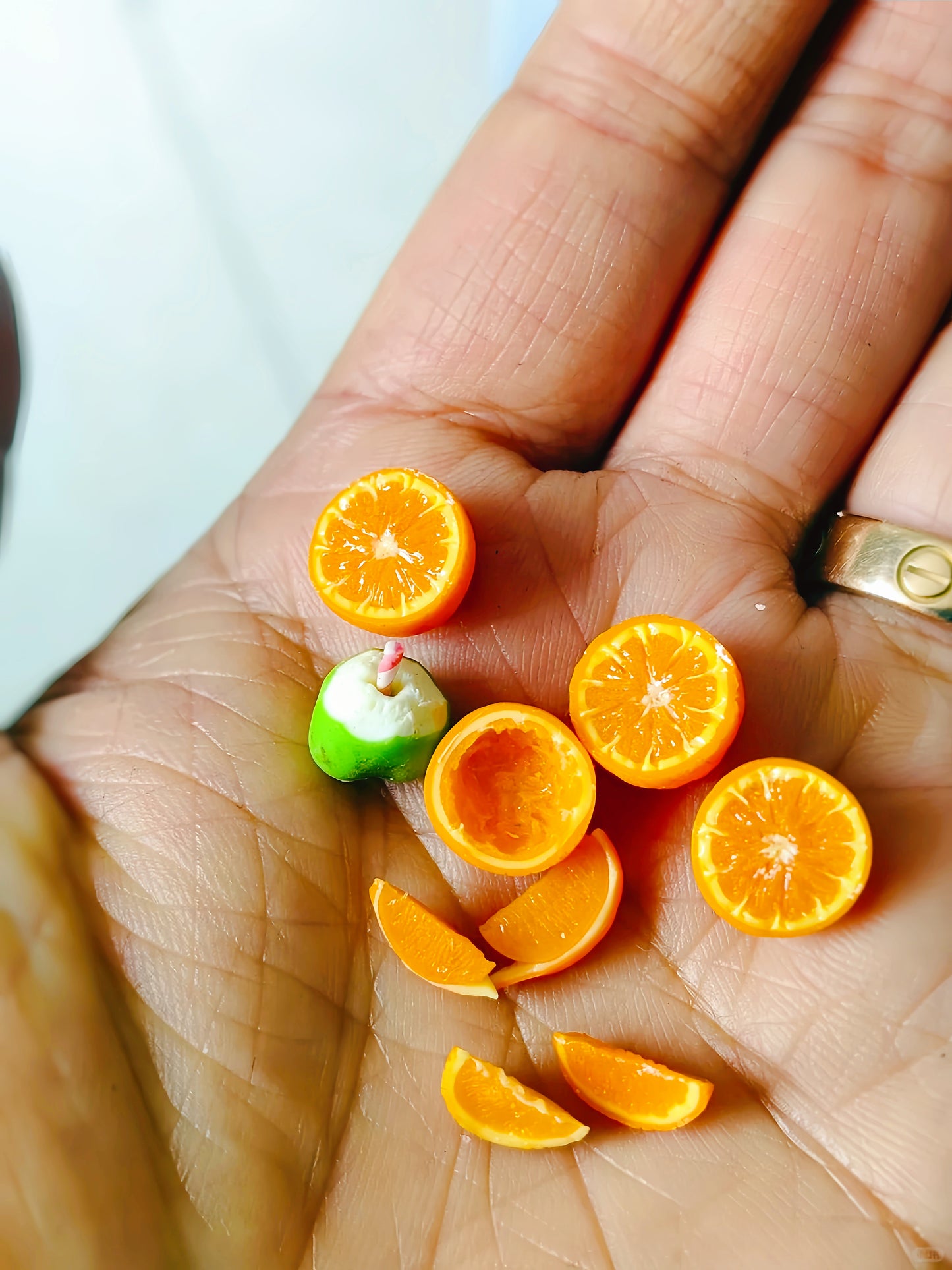 6Pcs Miniature Orange Set – Hand-Sculpted 1:6 Scale Dollhouse Oranges, Halved, Hollow Juiced Shell and Wedge, Realistic Tiny Citrus for Blythe & Barbie Dioramas, Resin Jewelry & Polymer Clay Food Miniatures