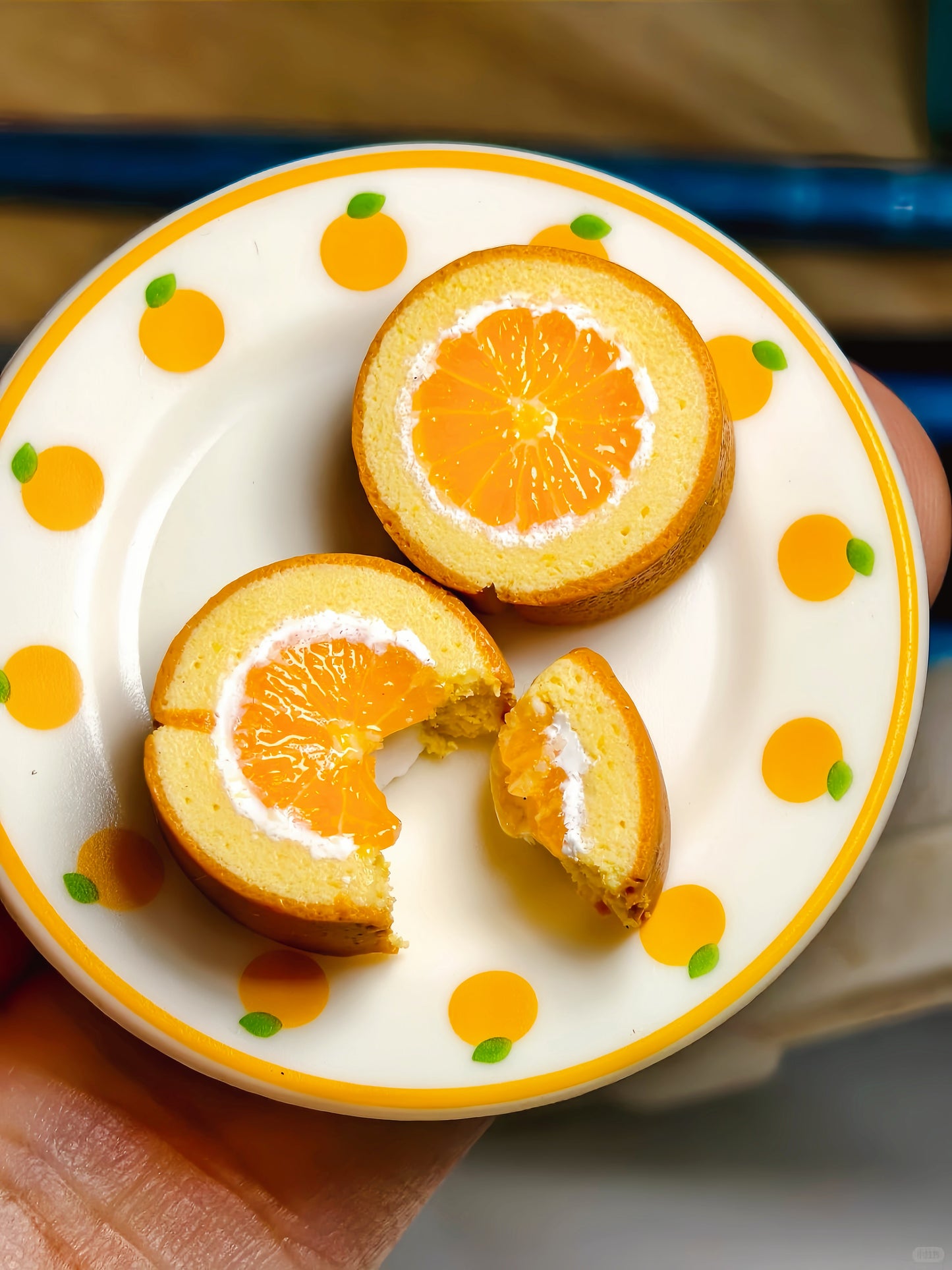Miniature Orange Swiss Roll Cake - Hand-Sculpted 1:6 Scale Dollhouse Cake Roll with Whole Orange Slice Center, Whipped Cream & Citrus Garnish, Realistic Tiny Dessert for Blythe & Barbie Dioramas, Polymer Clay Food