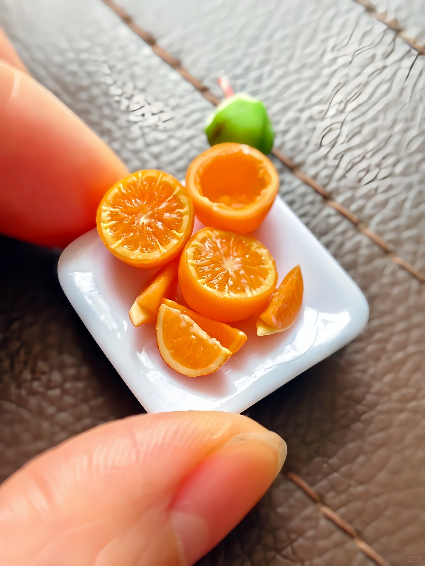 6Pcs Miniature Orange Set – Hand-Sculpted 1:6 Scale Dollhouse Oranges, Halved, Hollow Juiced Shell and Wedge, Realistic Tiny Citrus for Blythe & Barbie Dioramas, Resin Jewelry & Polymer Clay Food Miniatures