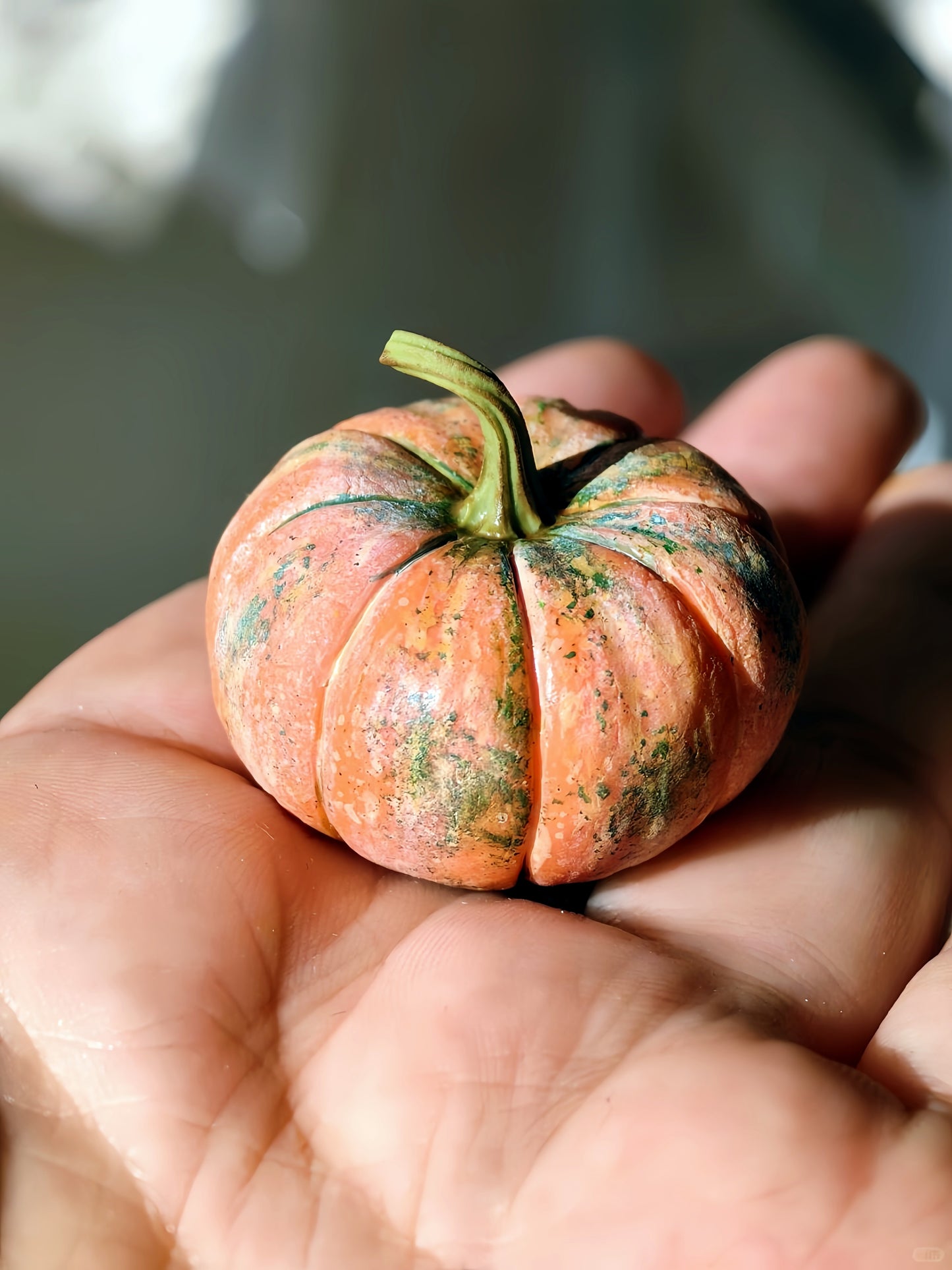 2Pcs Miniature Pumpkin Set – Hand-Sculpted 1:6 Scale Dollhouse Pumpkin with Cut Wedge, Seeds and Pulp, Realistic Tiny Fall Squash for Blythe & Barbie Halloween Dioramas, Resin Jewelry & Polymer Clay Food Miniatures